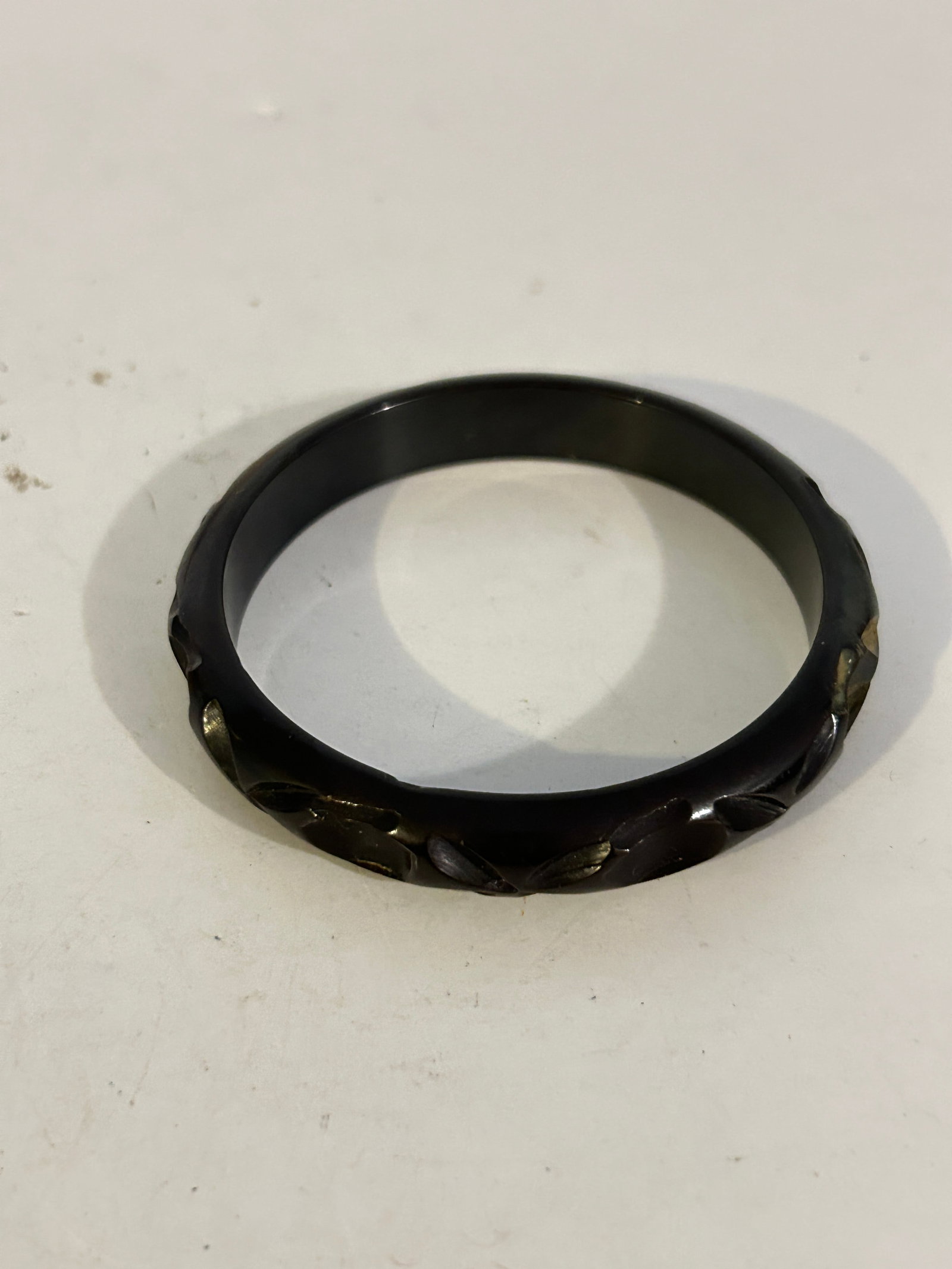 Antique Bakelite Black Carved Pattern Bangle Bracelet 7" (1 of 3)