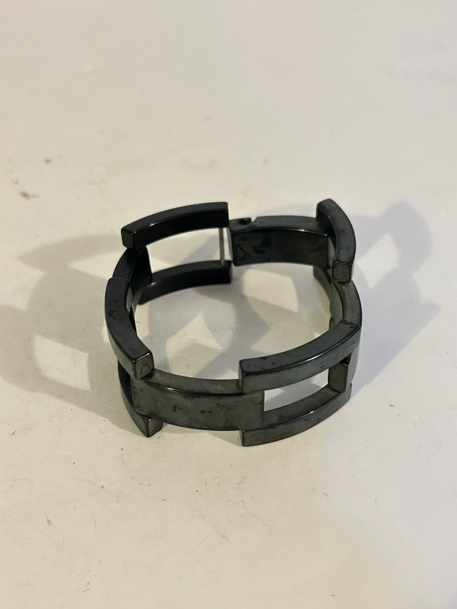 Art Deco Faceted Black Bakelite Bracelet 7": Art Deco Faceted Black Bakelite Bracelet 7" Please view all photos as they are part of the description and condition of this Item, Feel free to contact me with questions or picture requests! Used Item