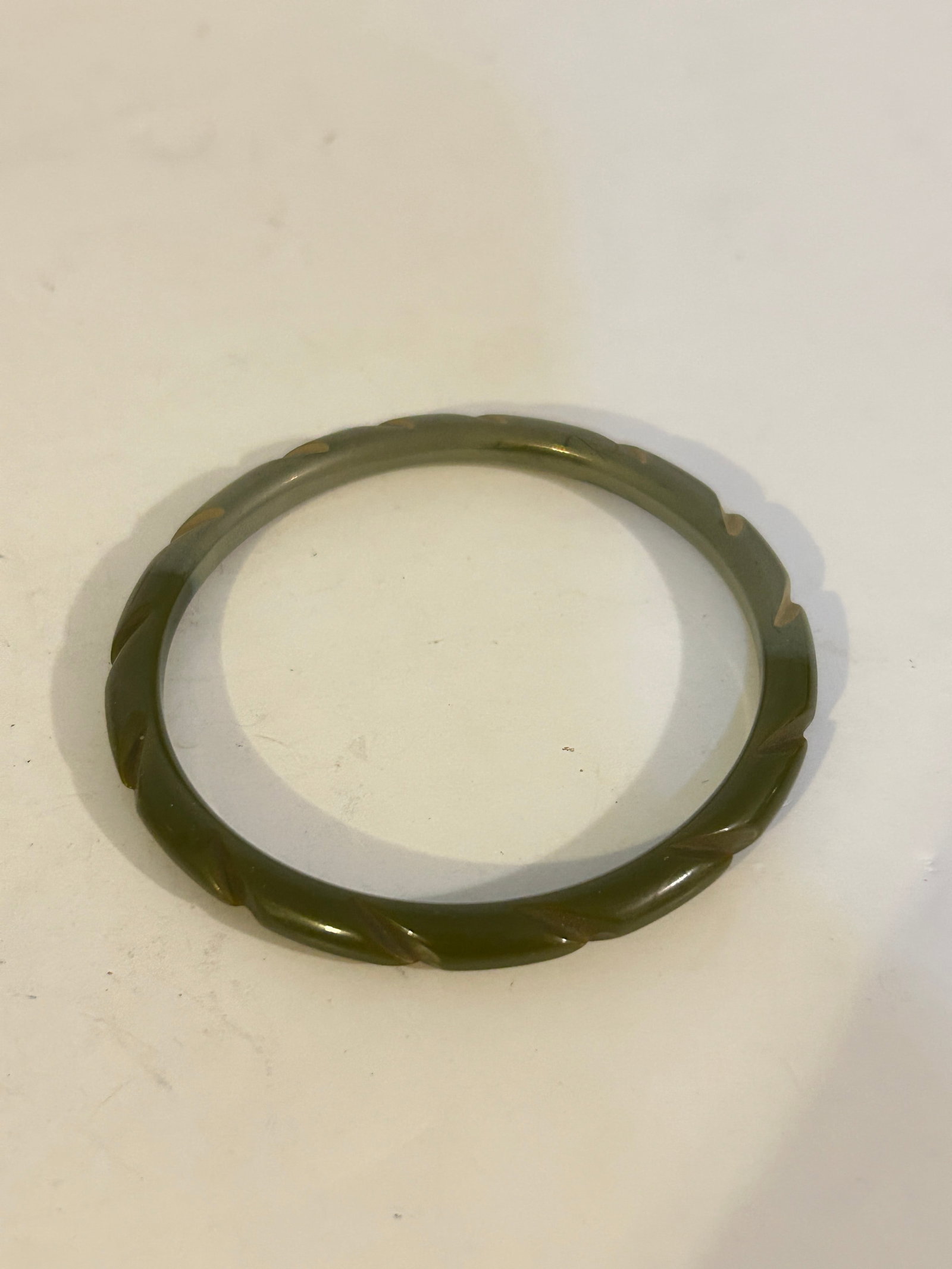 Vintage Bakalite Bracelet 7": Vintage Bakalite Bracelet 7" Please view all photos as they are part of the description and condition of this Item, Feel free to contact me with questions or picture requests! Used Item AS IS