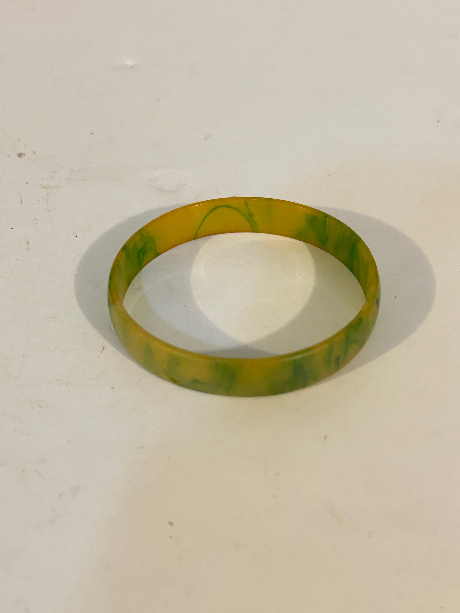 Vintage Bakalite Bracelet 7": Vintage Bakalite Bracelet 7" Please view all photos as they are part of the description and condition of this Item, Feel free to contact me with questions or picture requests! Used Item AS IS