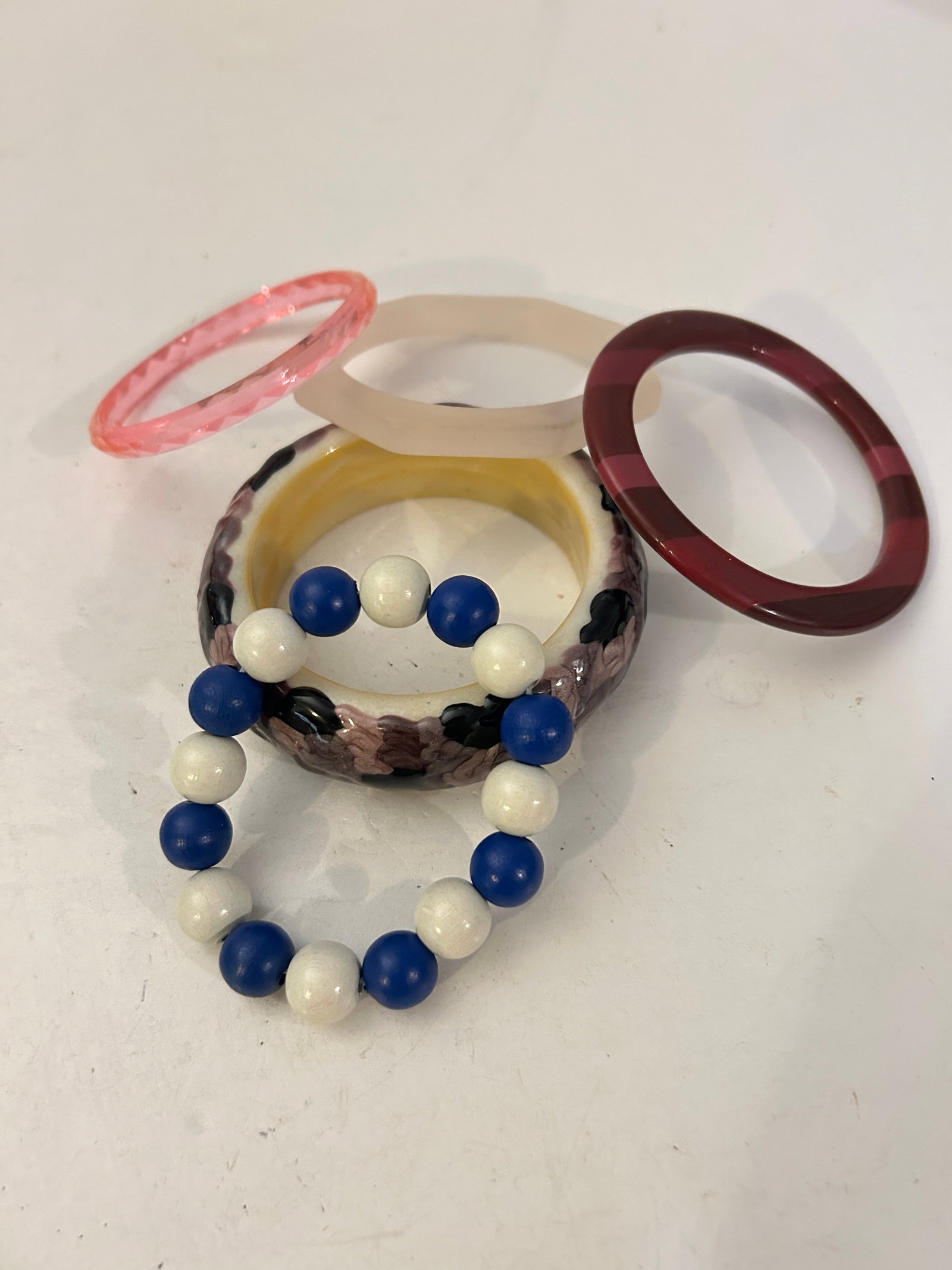 Vintage Lot of 5 Good Bracelets: Vintage Lot of 5 Good Bracelets Please view all photos as they are part of the description and condition of this Item, Feel free to contact me with questions or picture requests! Used Item AS IS