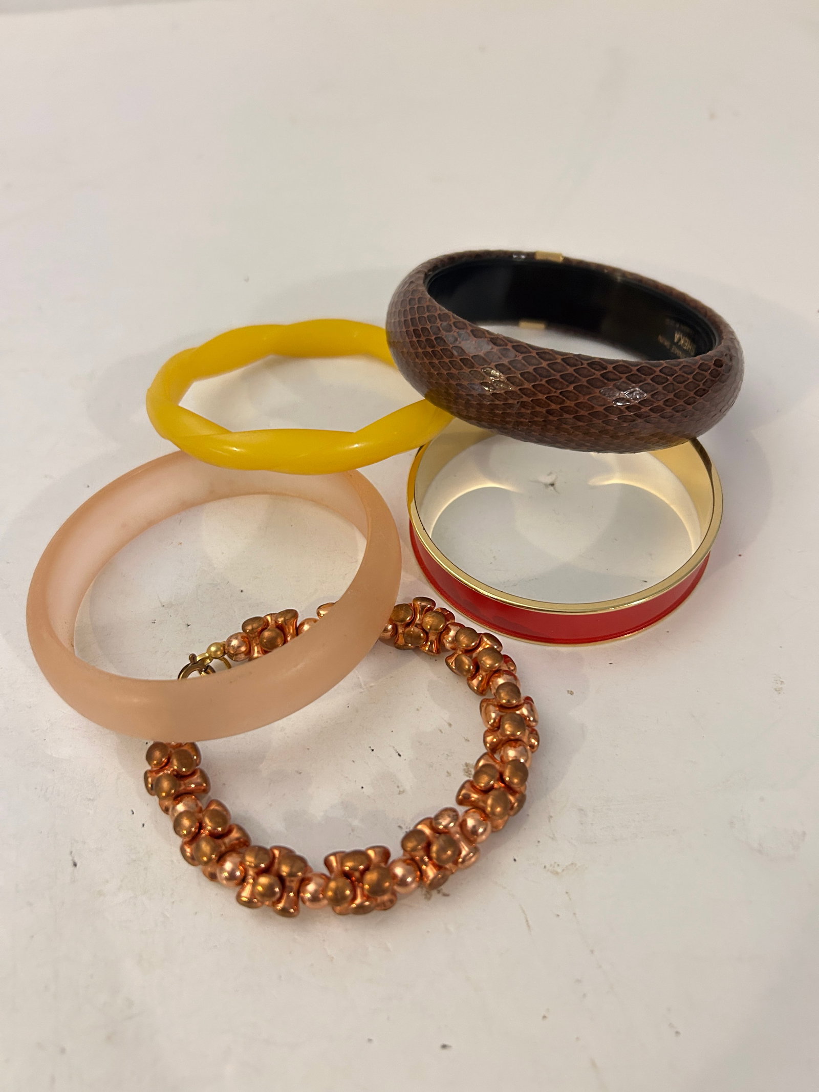 Vintage Lot of 5 Good Bracelets: Vintage Lot of 5 Good Bracelets Please view all photos as they are part of the description and condition of this Item, Feel free to contact me with questions or picture requests! Used Item AS IS