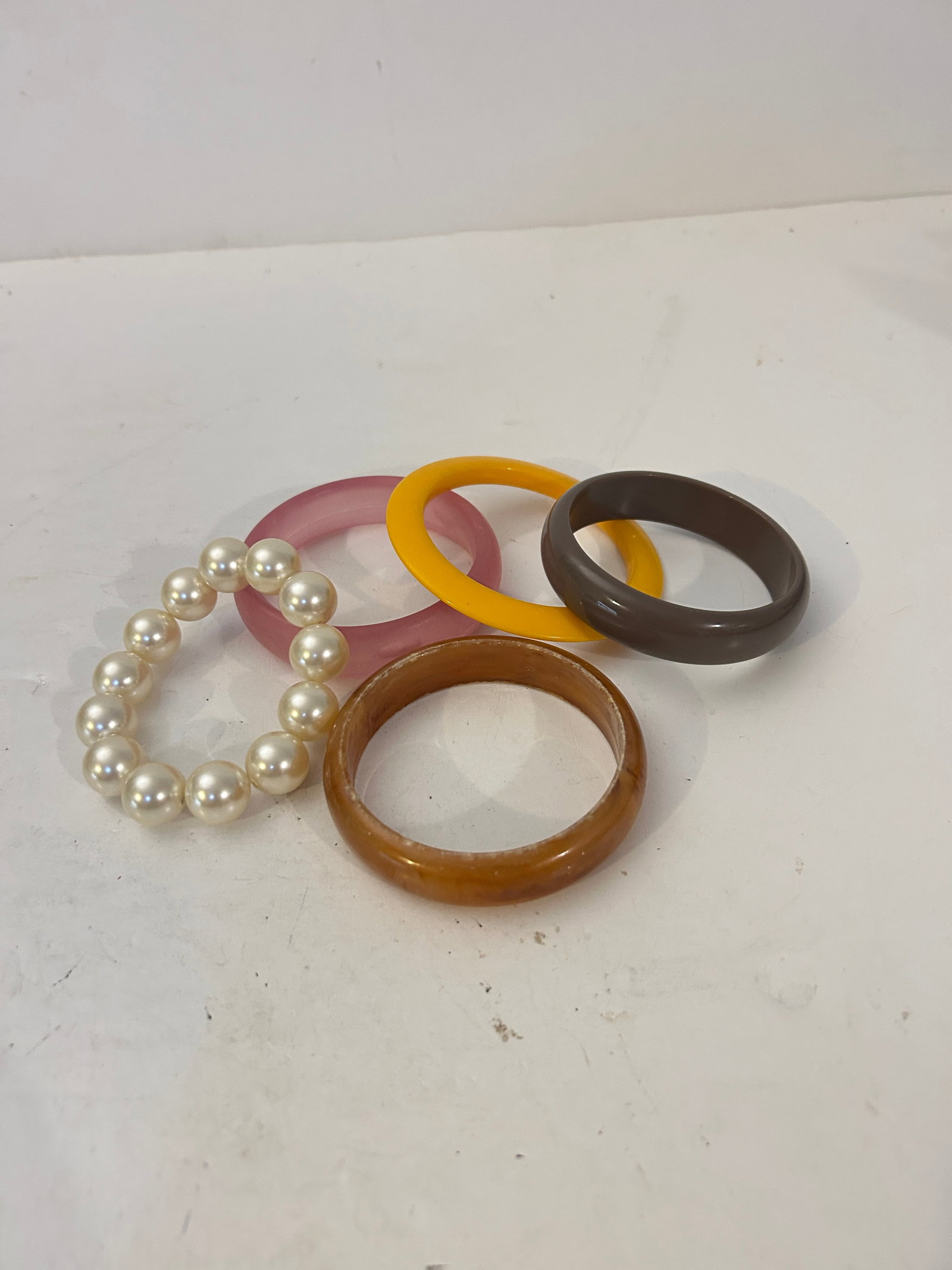 Vintage Lot of 5 Good Bracelets: Vintage Lot of 5 Good Bracelets Please view all photos as they are part of the description and condition of this Item, Feel free to contact me with questions or picture requests! Used Item AS IS