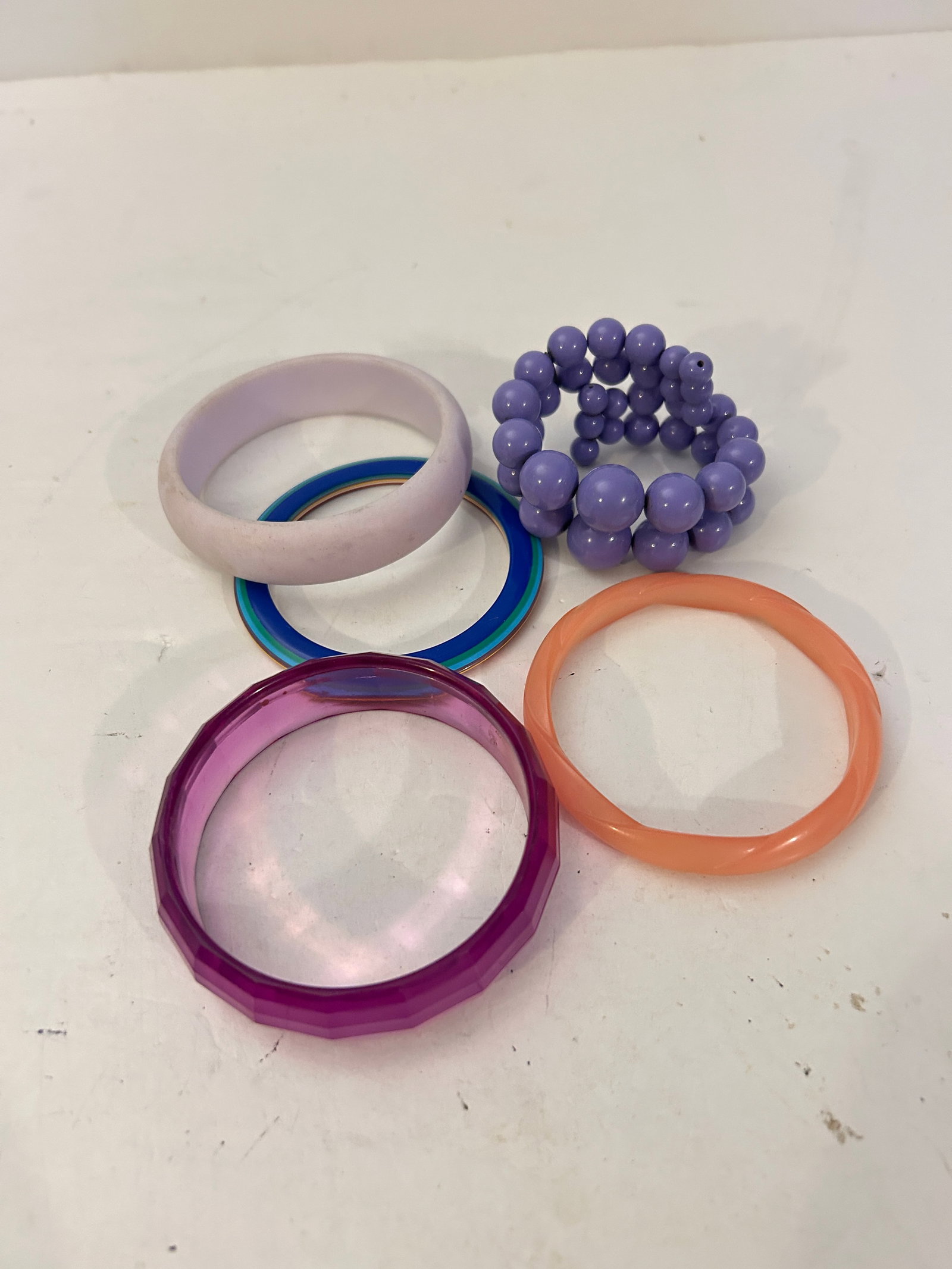 Vintage Lot of 5 Good Bracelets: Vintage Lot of 5 Good Bracelets Please view all photos as they are part of the description and condition of this Item, Feel free to contact me with questions or picture requests! Used Item AS IS