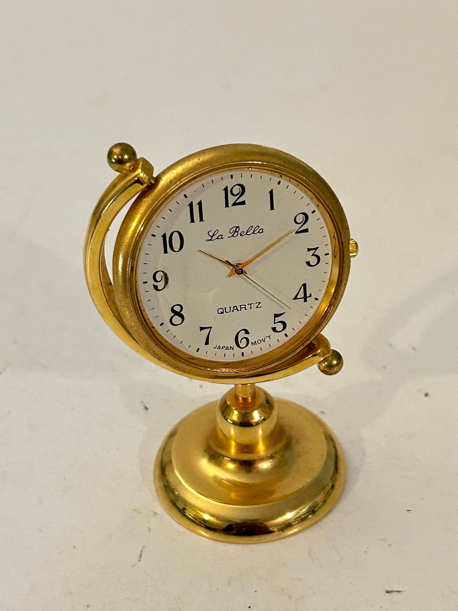 Golden Globe Mini La Bella Clock With Base needs bat: Golden Globe Mini La Bella Clock With Base needs bat Please view all photos as they are part of the description and condition of this Item, Feel free to contact me with questions or picture requests! 