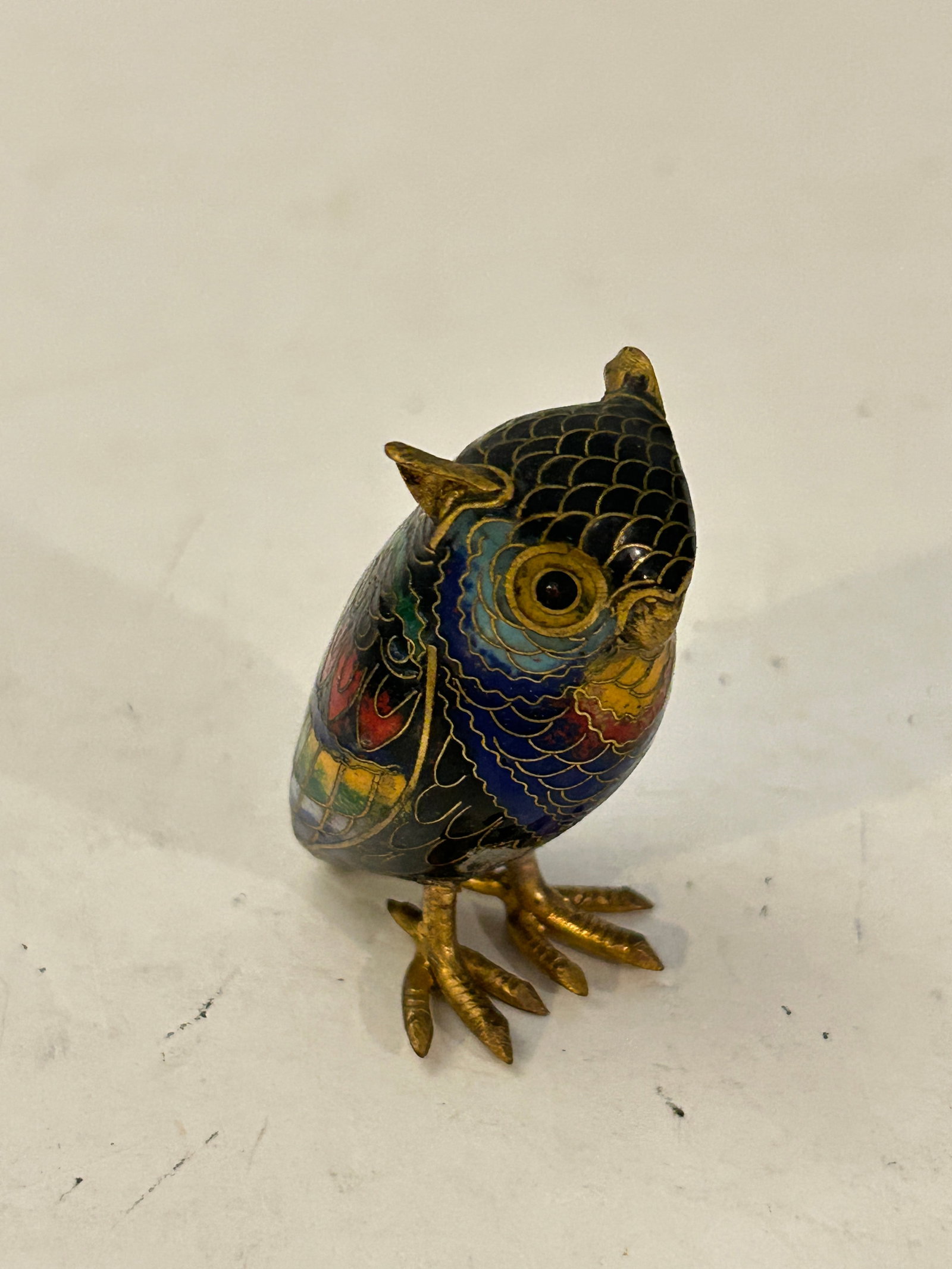 Tiny Mid-Century Hand Made Chinese Cloisonne Enamel & Brass Vintage Owl Figurine 2 1/4": Tiny Mid-Century Hand Made Chinese Cloisonne Enamel & Brass Vintage Owl Figurine 2 1/4" Please view all photos as they are part of the description and condition of this Item, Feel free to contact me w