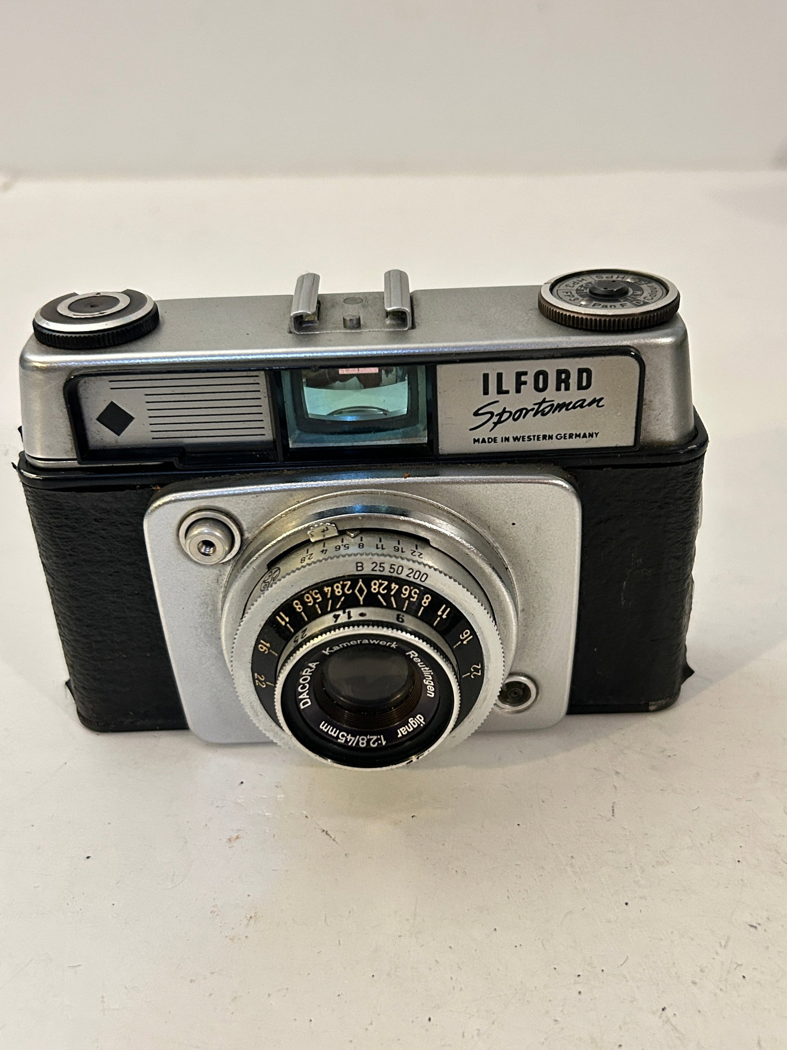 Ilford Sportsman Model Camera 45mm f2.8 lens White Germany 1959: Ilford Sportsman Model Camera 45mm f2.8 lens White Germany 1959 Please view all photos as they are part of the description and condition of this Item, Feel free to contact me with questions or picture