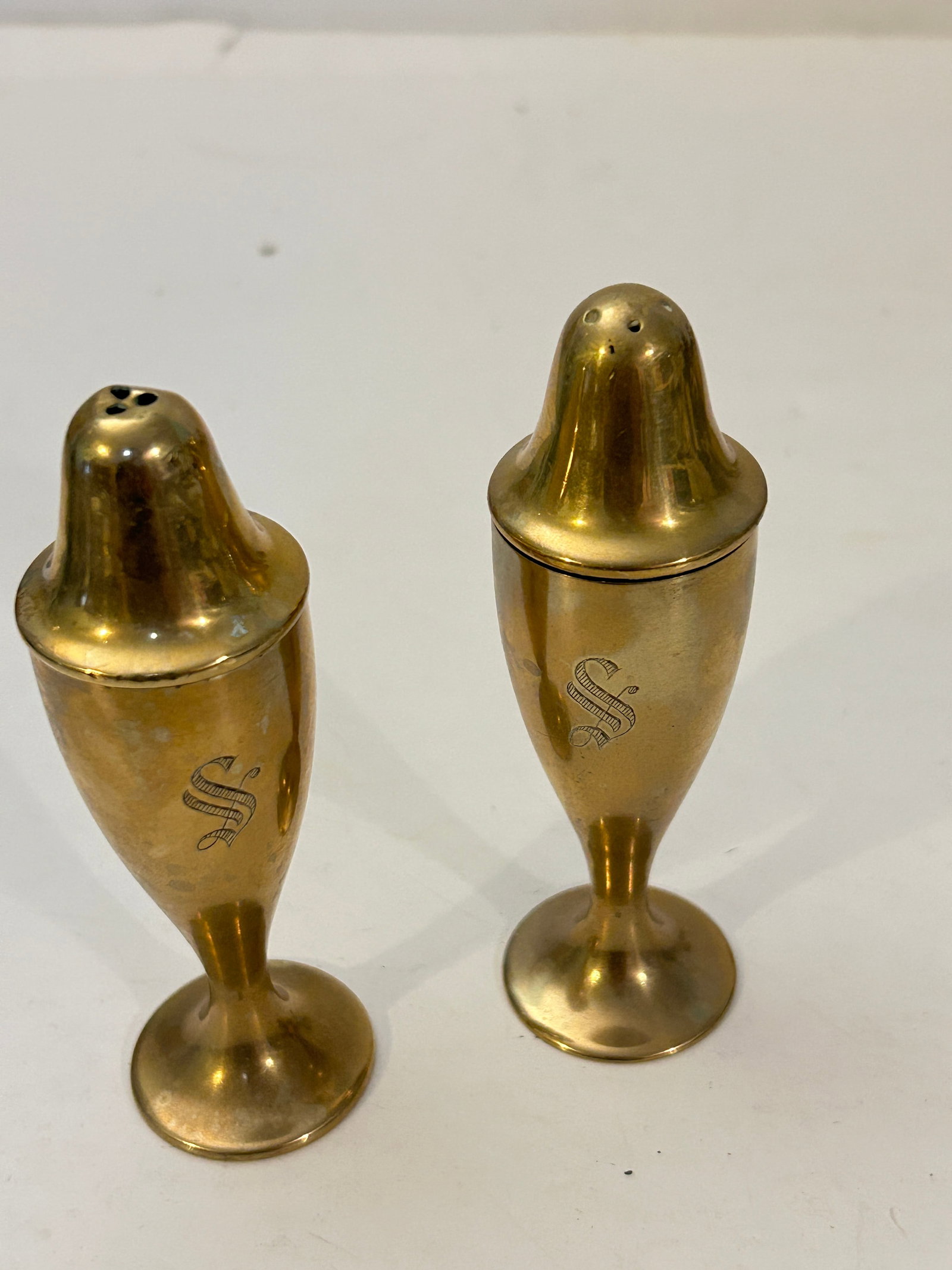 Golden Brass Salt & Pepper Shakers, Dirilyte, Urn Shape Footed, Screw-Off Tops: Golden Brass Salt & Pepper Shakers, Dirilyte, Urn Shape Footed, Screw-Off Tops Please view all photos as they are part of the description and condition of this Item, Feel free to contact me with quest