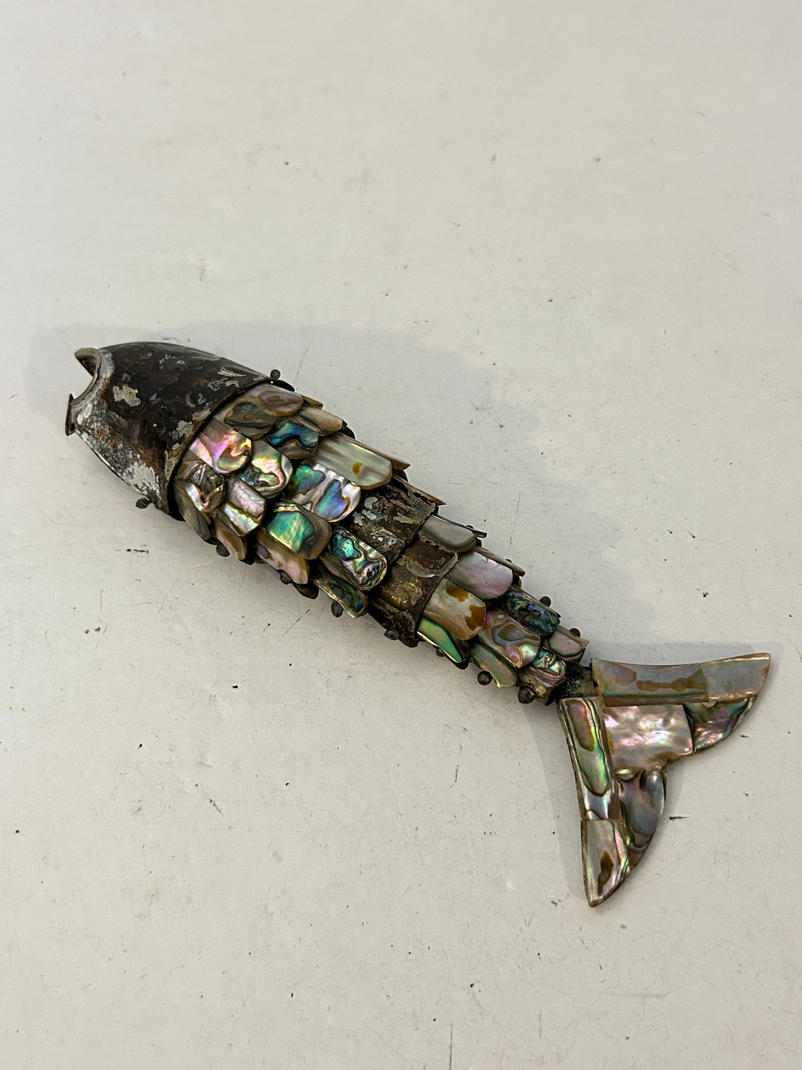 Vintage Articulated Abalone Mother of Pearl Fish Bottle Opener 7.5" missing some pearl: Vintage Articulated Abalone Mother of Pearl Fish Bottle Opener 7.5" missing some pearl Please view all photos as they are part of the description and condition of this Item, Feel free to contact me wi