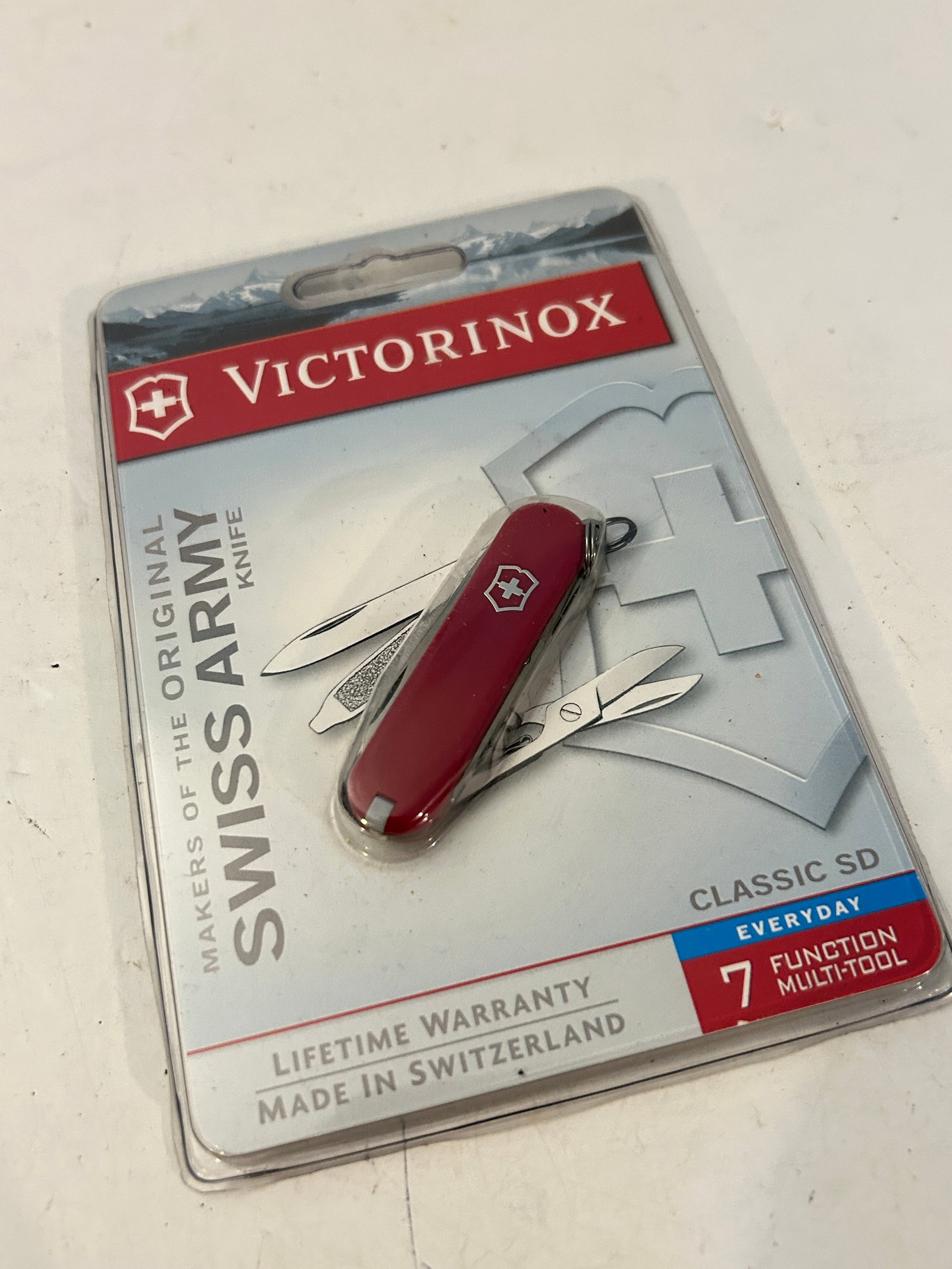 Victorinox Classic SD Swiss Army Knife: Victorinox Classic SD Swiss Army Knife Please view all photos as they are part of the description and condition of this Item, Feel free to contact me with questions or picture requests! Used Item AS I