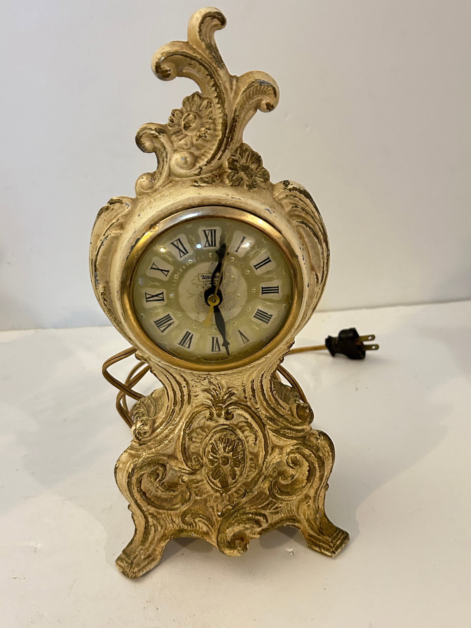 Vintage United Clock Corp Electric Model 82 Cast Iron Clock - Tested Working (1 of 4)