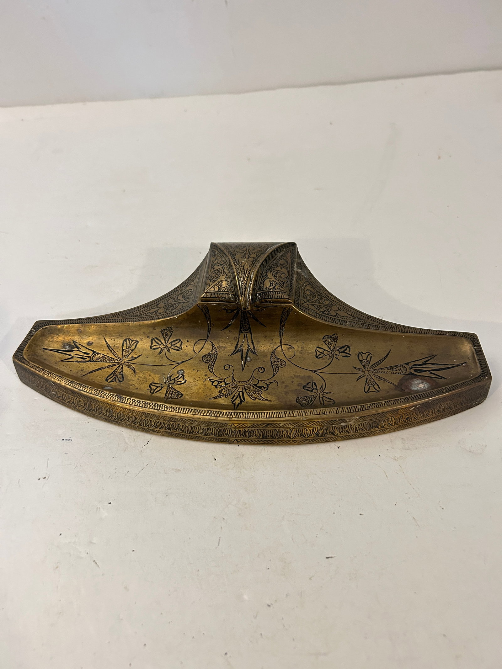 Art Nouveau brass desk inkwell etched floral motif with a hinged lid 10": Art Nouveau brass desk inkwell etched floral motif with a hinged lid 10" Please view all photos as they are part of the description and condition of this Item, Feel free to contact me with questions o