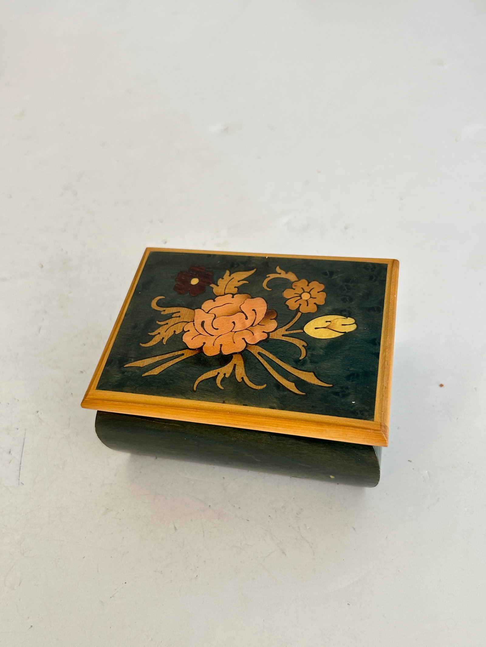 Italian Green Floral Inlay Wood Rectangular Jewelry Box: Italian Green Floral Inlay Wood Rectangular Jewelry Box Please view all photos as they are part of the description and condition of this Item, Feel free to contact me with questions or picture request
