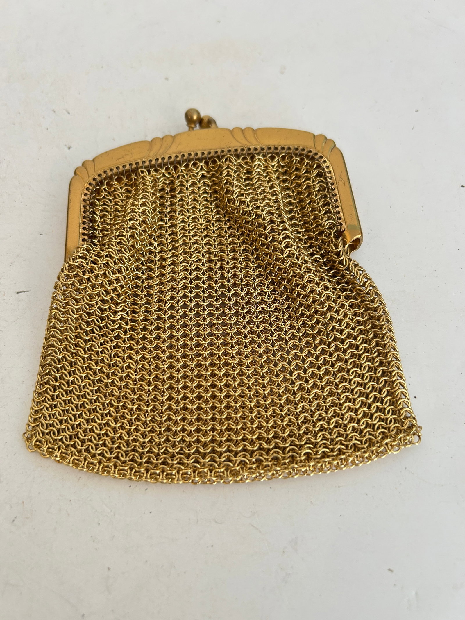 Vintage Whiting & Davis Co Mesh Purse Gold Tone 2963: Vintage Whiting & Davis Co Mesh Purse Gold Tone 2963 Please view all photos as they are part of the description and condition of this Item, Feel free to contact me with questions or picture requests! 