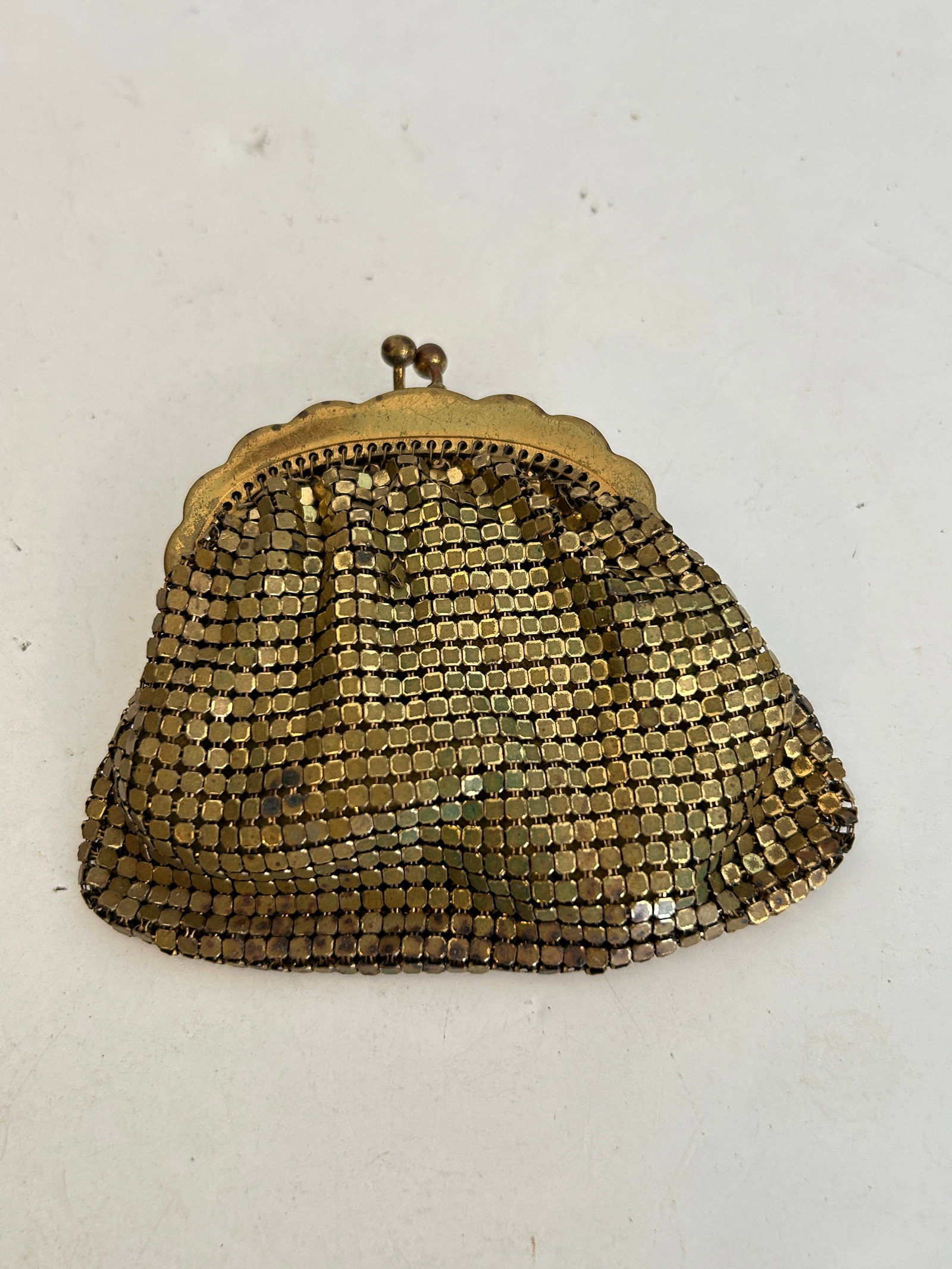 Vintage Whiting & Davis GOLD Metal Mesh Art Deco Small Coin Purse: Vintage Whiting & Davis GOLD Metal Mesh Art Deco Small Coin Purse Please view all photos as they are part of the description and condition of this Item, Feel free to contact me with questions or pictu