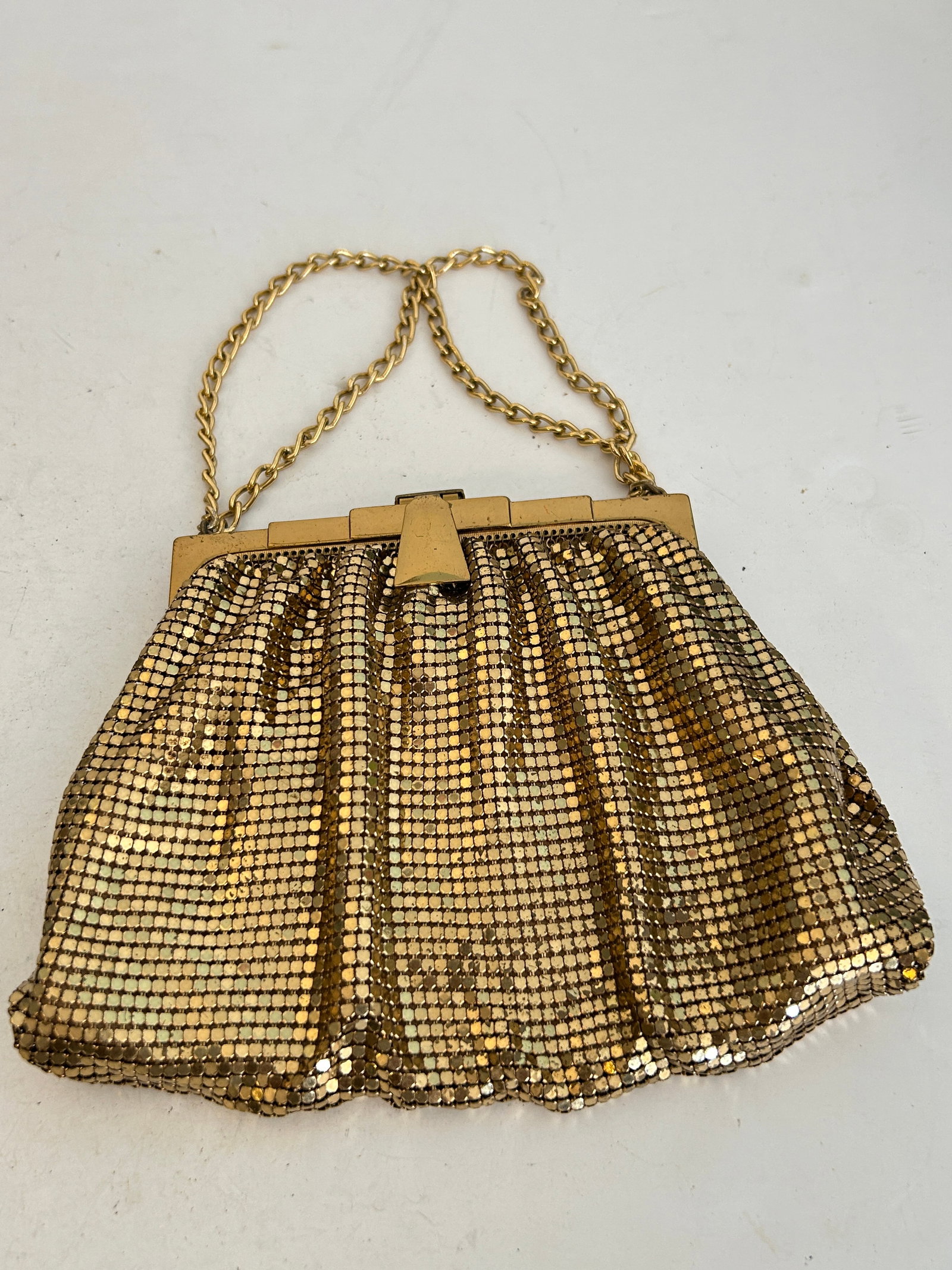 Vintage Deco Whiting Davis Mesh Purse Gold Evening Bag: Vintage Deco Whiting Davis Mesh Purse Gold Evening Bag Please view all photos as they are part of the description and condition of this Item, Feel free to contact me with questions or picture requests