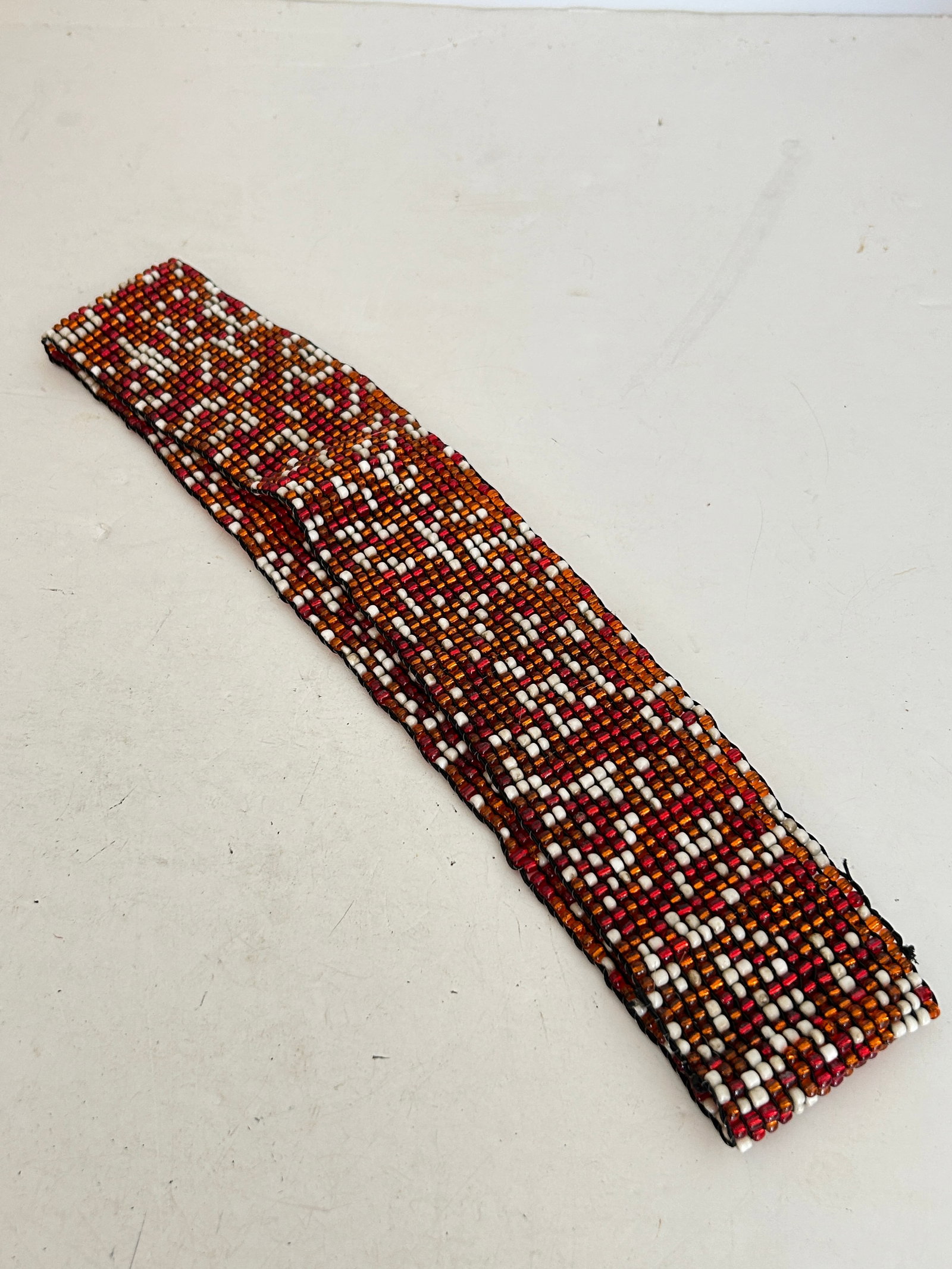 vintage beaded Wide Band stretch belt: vintage beaded Wide Band stretch belt Please view all photos as they are part of the description and condition of this Item, Feel free to contact me with questions or picture requests! Used Item AS IS