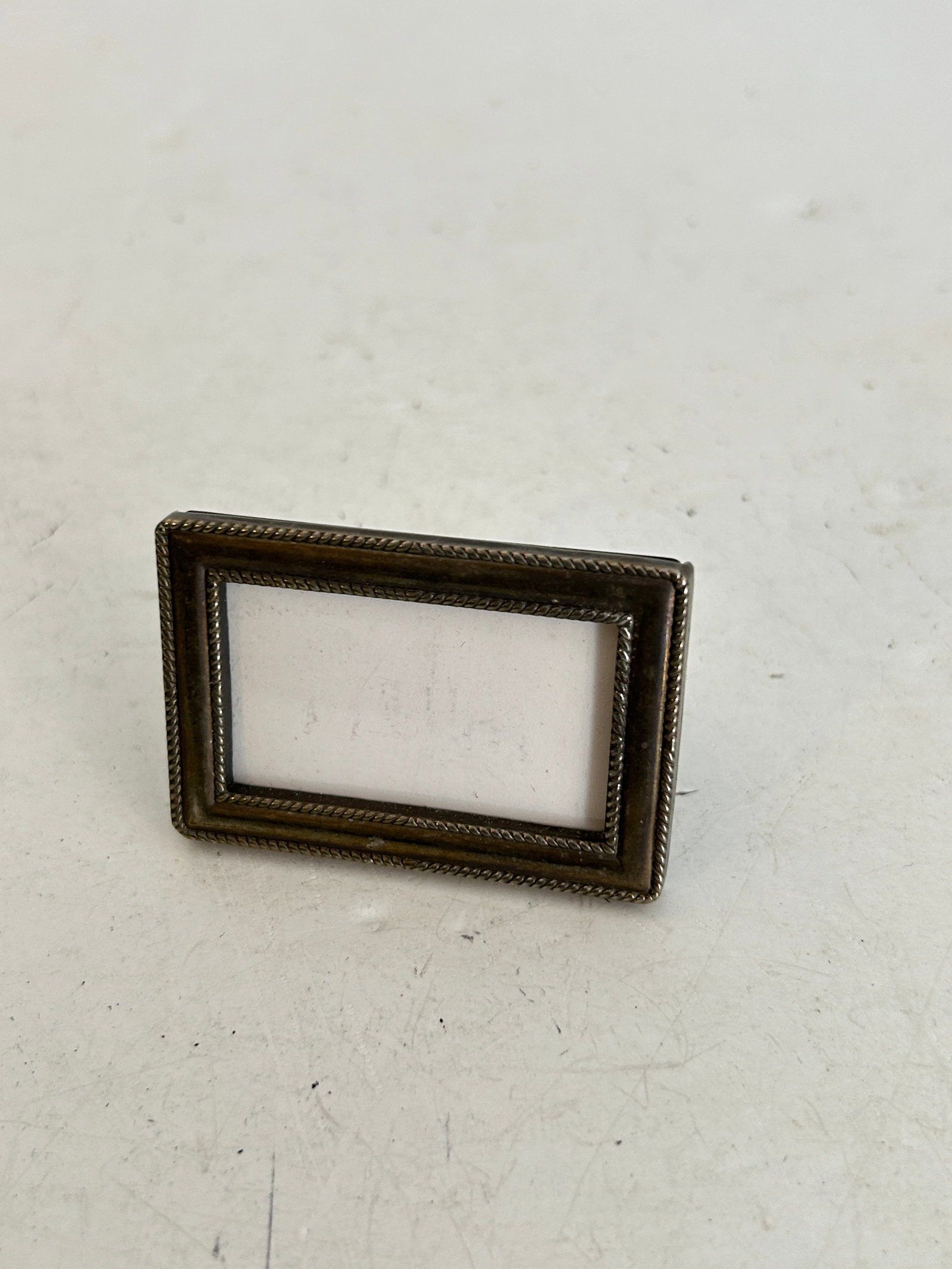 vintage metal picture frame ring 2 x 1 1/2": vintage metal picture frame ring 2 x 1 1/2" Please view all photos as they are part of the description and condition of this Item, Feel free to contact me with questions or picture requests! Used Item