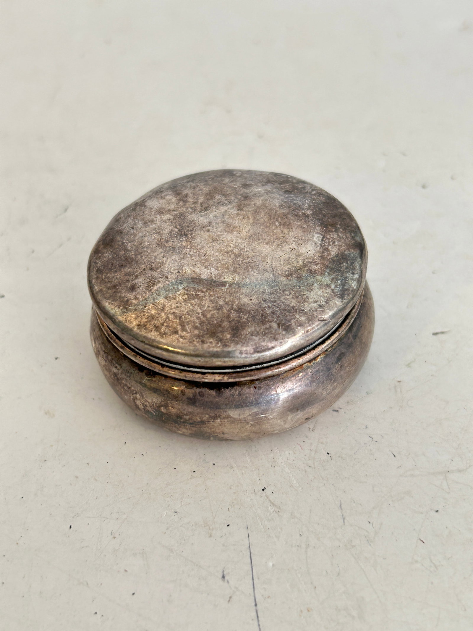 Antique Sterling Silver Round Floral Pill / Snuff Trinket Box 2 1/4": Antique Sterling Silver Round Floral Pill / Snuff Trinket Box 2 1/4" Please view all photos as they are part of the description and condition of this Item, Feel free to contact me with questions or pi