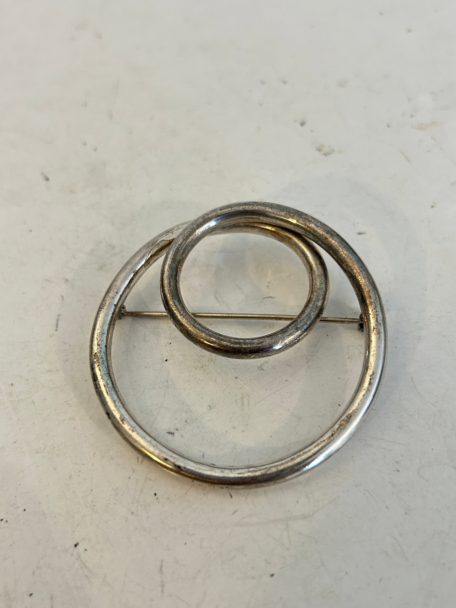Vintage Sterling Silver Abstract Loop Swirl Pin Brooch: Vintage Sterling Silver Abstract Loop Swirl Pin Brooch Please view all photos as they are part of the description and condition of this Item, Feel free to contact me with questions or picture requests