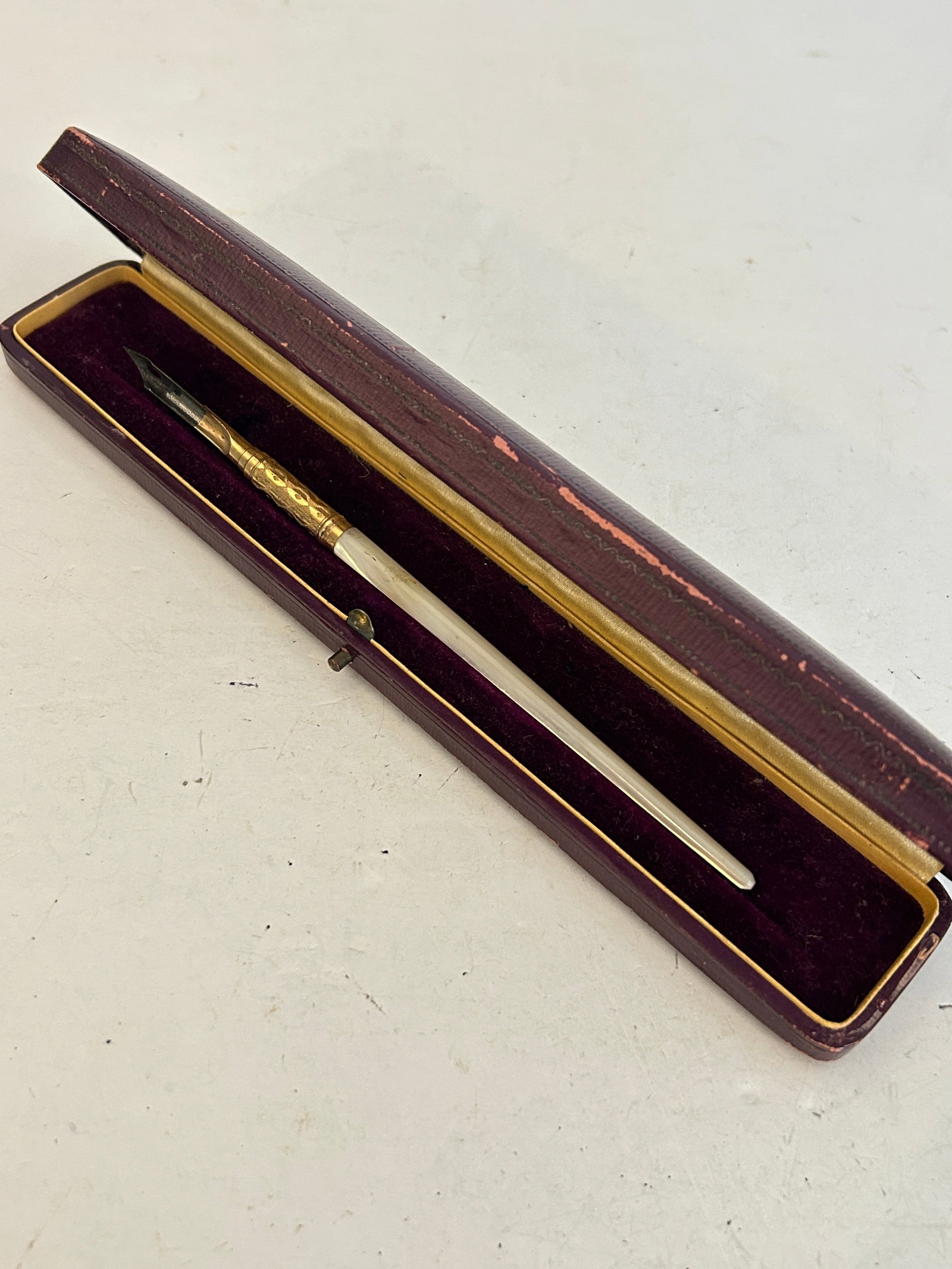 Antique Mother of Pearl Dip fountain Pen original Purple Velvet Box: Antique Mother of Pearl Dip fountain Pen original Purple Velvet Box Please view all photos as they are part of the description and condition of this Item, Feel free to contact me with questions or pic