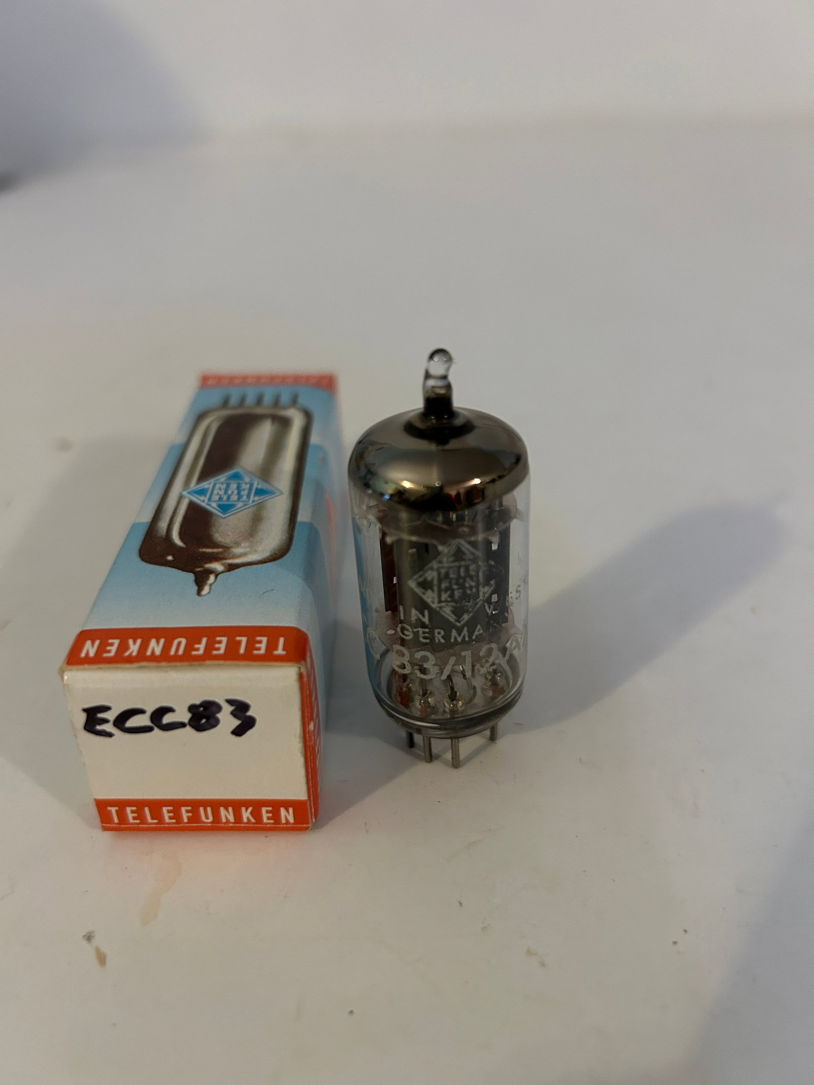 Telefunken ECC83 12AX7 Tube Long Ribbed Plates tested: Telefunken ECC83 12AX7 Tube Long Ribbed Plates tested Please view all photos as they are part of the description and condition of this Item, Feel free to contact me with questions or picture requests!