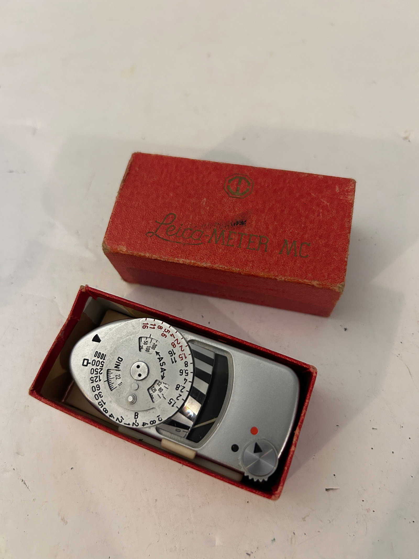 Vintage Leica-Meter MC Light Meter boxed: Vintage Leica-Meter MC Light Meter boxed Please view all photos as they are part of the description and condition of this Item, Feel free to contact me with questions or picture requests! Used Item AS