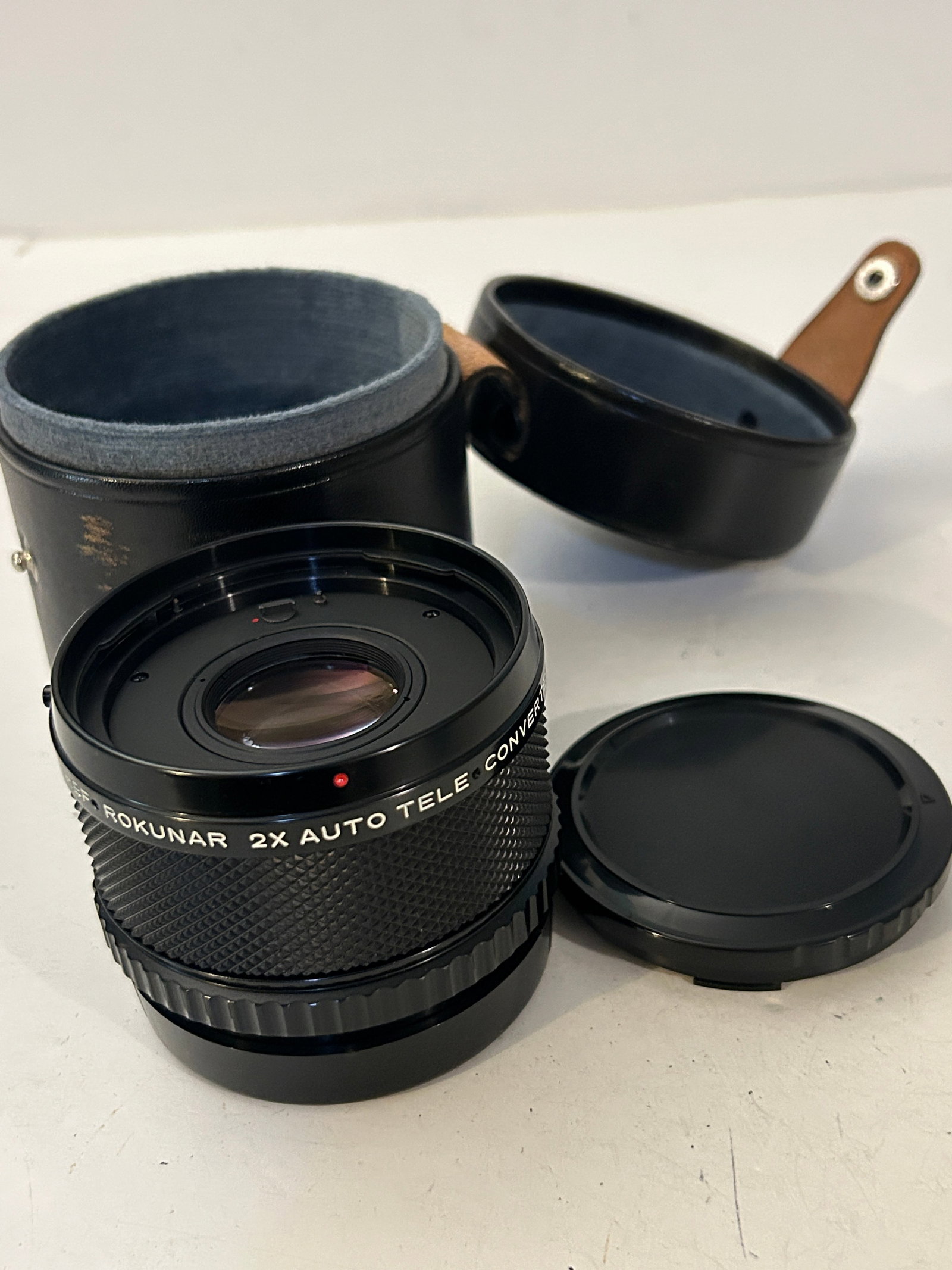 Rokunar 2X Auto Teleconverter HBF with Caps & case (1 of 7)