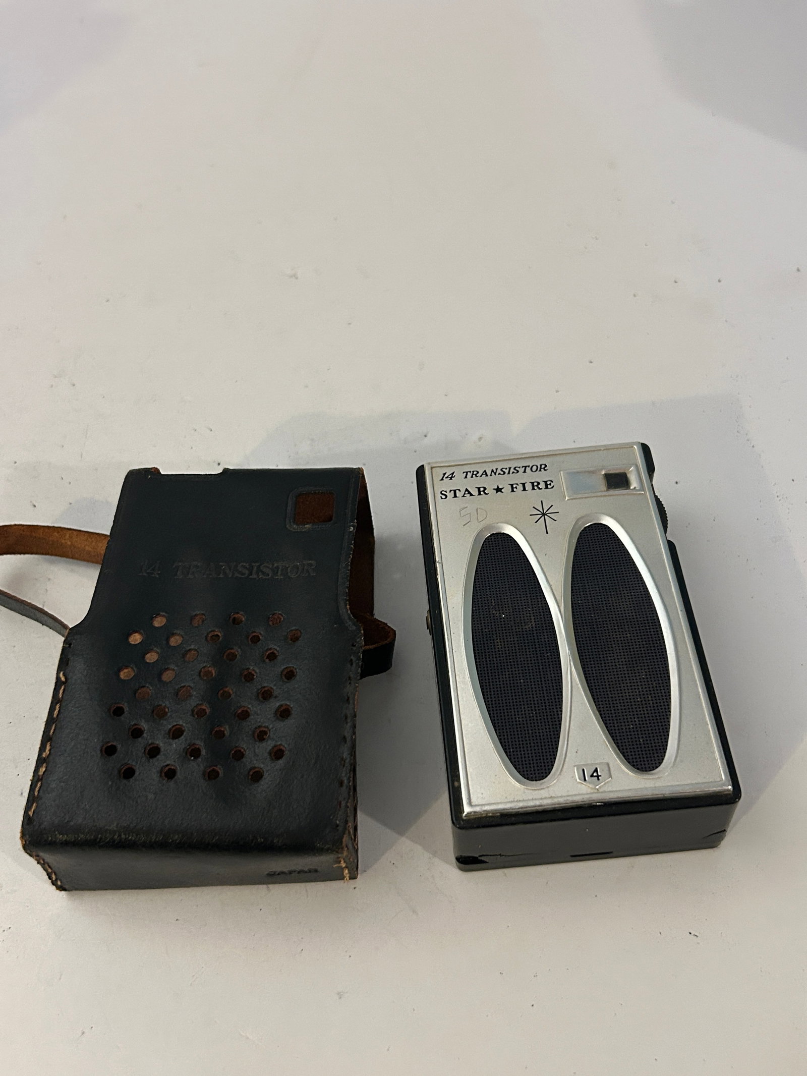 vintage Star Fire 14 Transistor pocket radio (model HT-1251) with case (1 of 5)