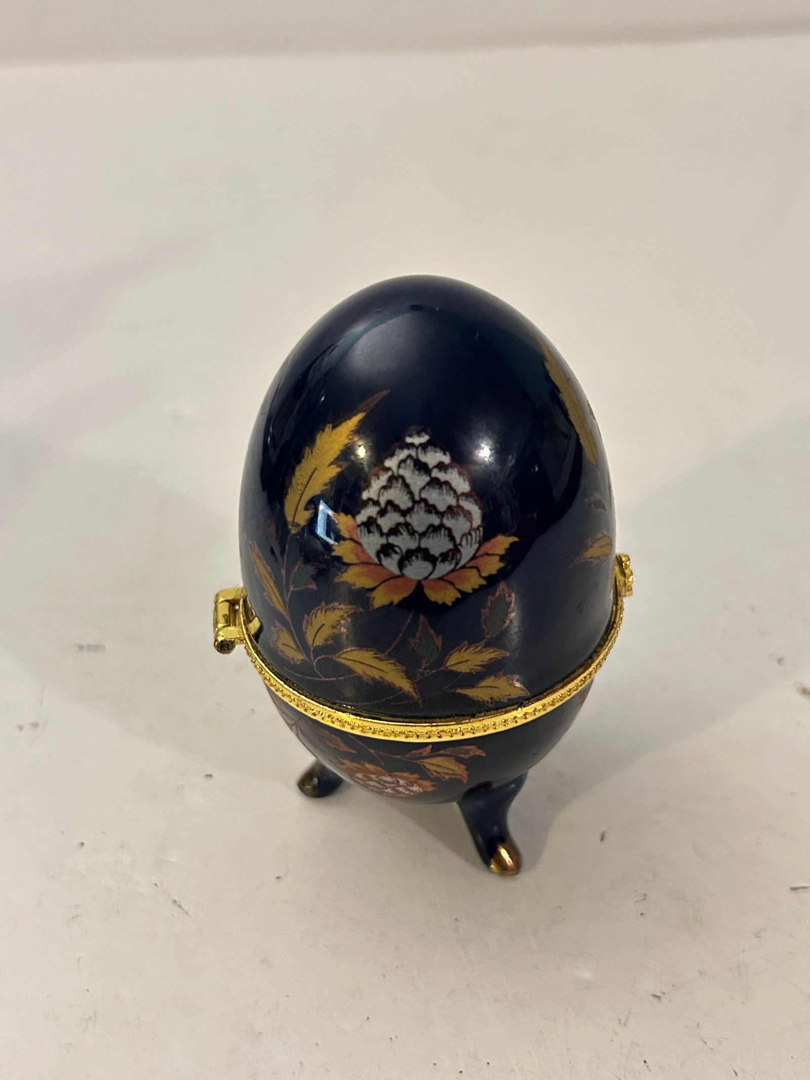 Cobalt Blue Porcelain Egg Form Trinket Box w/ Flowers Decoration: Cobalt Blue Porcelain Egg Form Trinket Box w/ Flowers Decoration Please view all photos as they are part of the description and condition of this Item, Feel free to contact me with questions or pictur