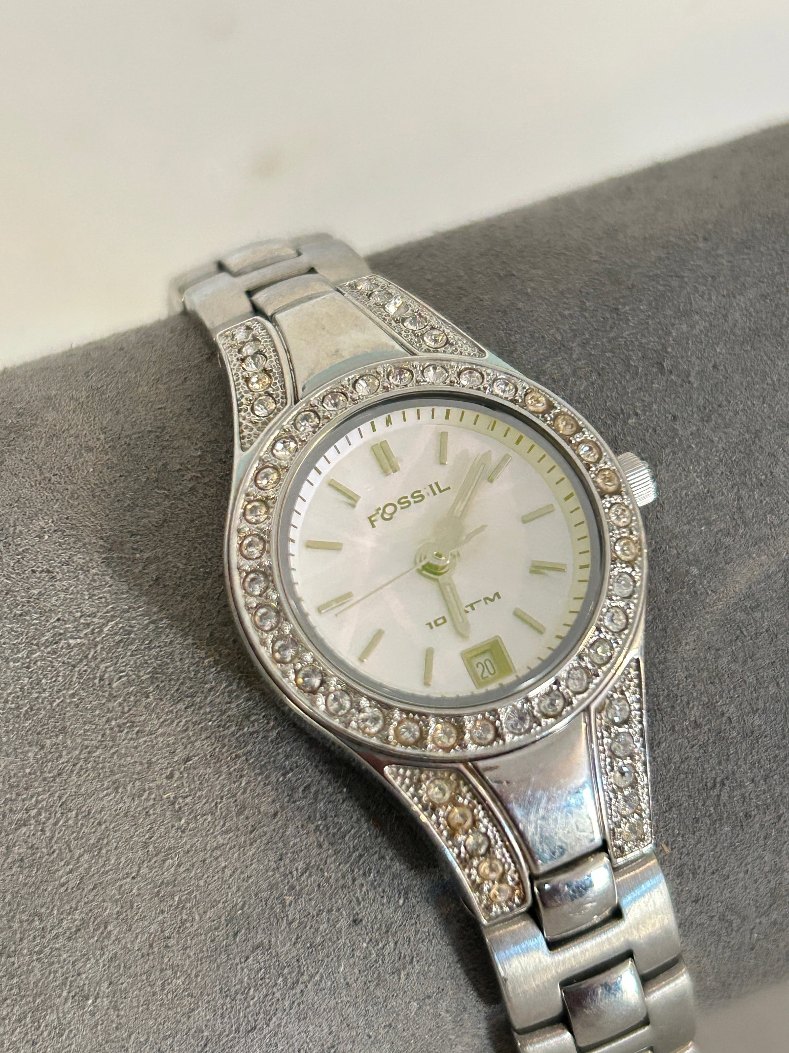 Vintage Fossil Prism Watch Silver Tone Crystal Accents MOP working: Vintage Fossil Prism Watch Silver Tone Crystal Accents MOP working Please view all photos as they are part of the description and condition of this Item, Feel free to contact me with questions or pict