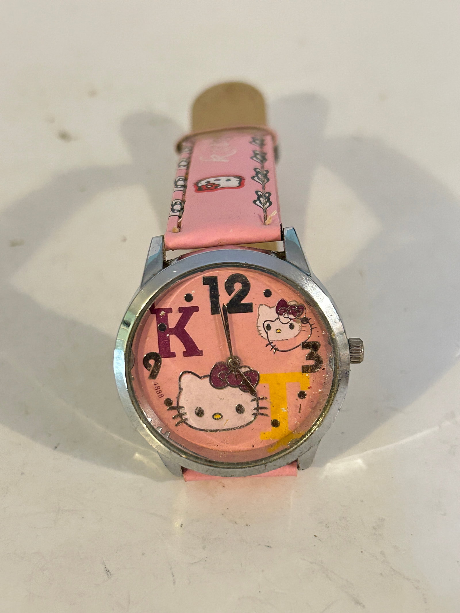 Old Quartz Hello Kitty Watch needs bat (1 of 4)