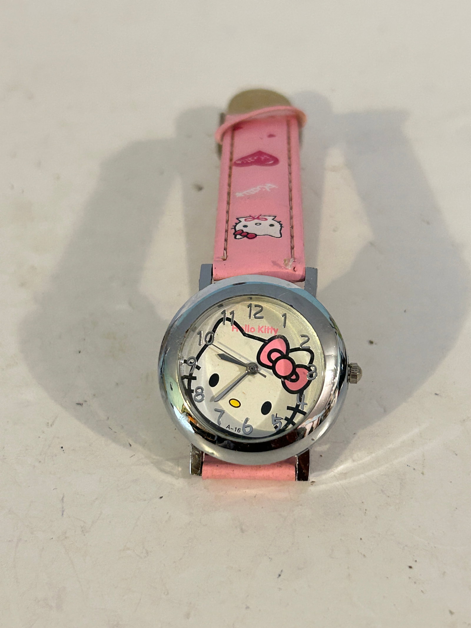 Old Quartz Hello Kitty Watch needs bat (1 of 5)