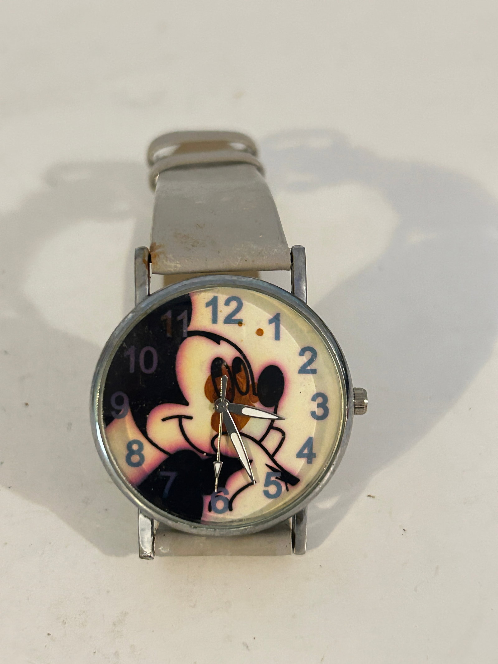 Old Quartz mickey mouse Watch needs bat (1 of 5)
