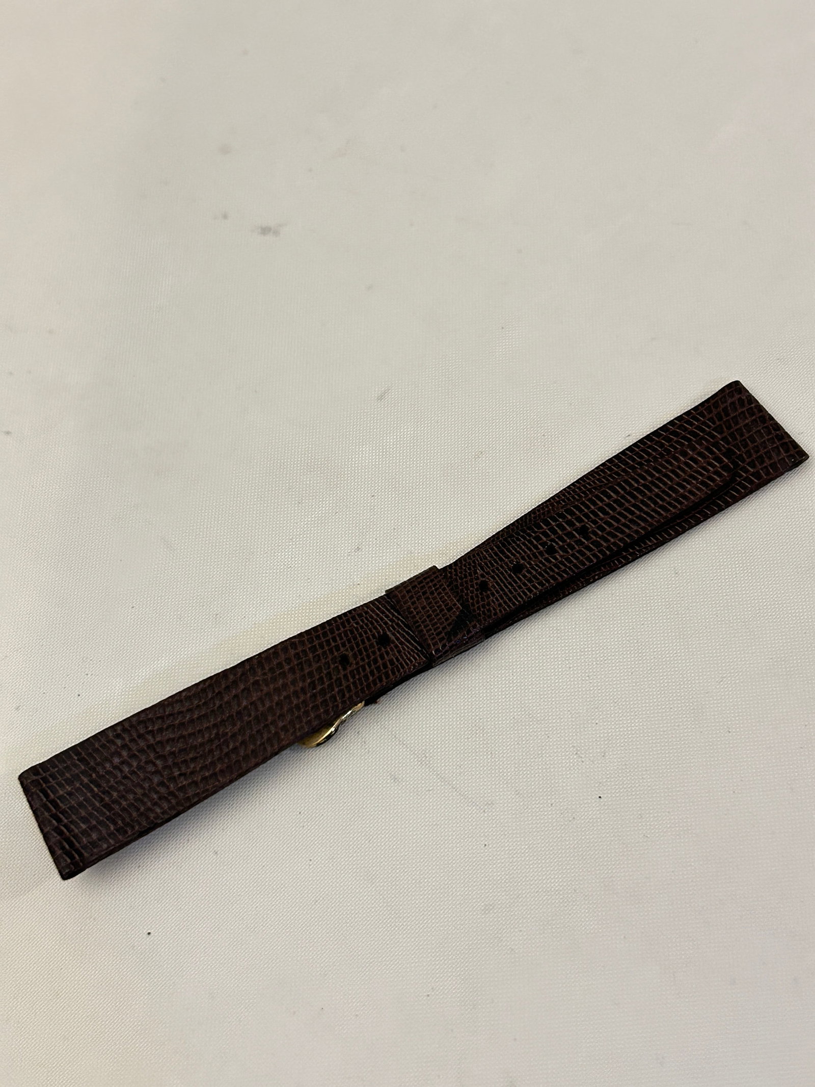 19mm Black Genuine Lizard Unstitched Italian Made Watchband: 19mm Black Genuine Lizard Unstitched Italian Made Watchband Please view all photos as they are part of the description and condition of this Item, Feel free to contact me with questions or picture req