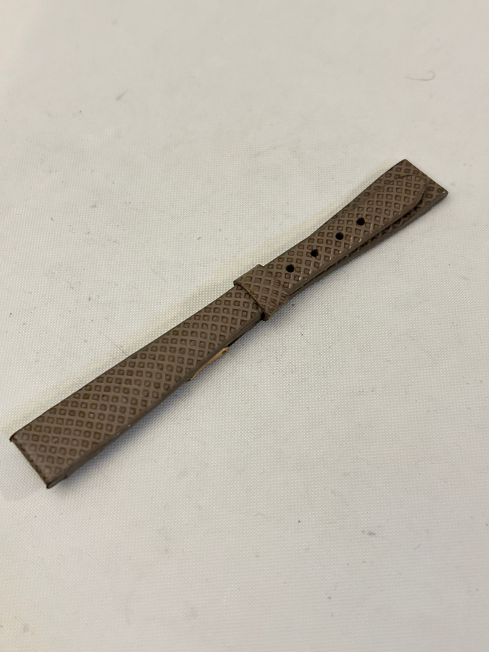 Vintage textured brown leather watch strap 13mm: Vintage textured brown leather watch strap 13mm Please view all photos as they are part of the description and condition of this Item, Feel free to contact me with questions or picture requests! Used 