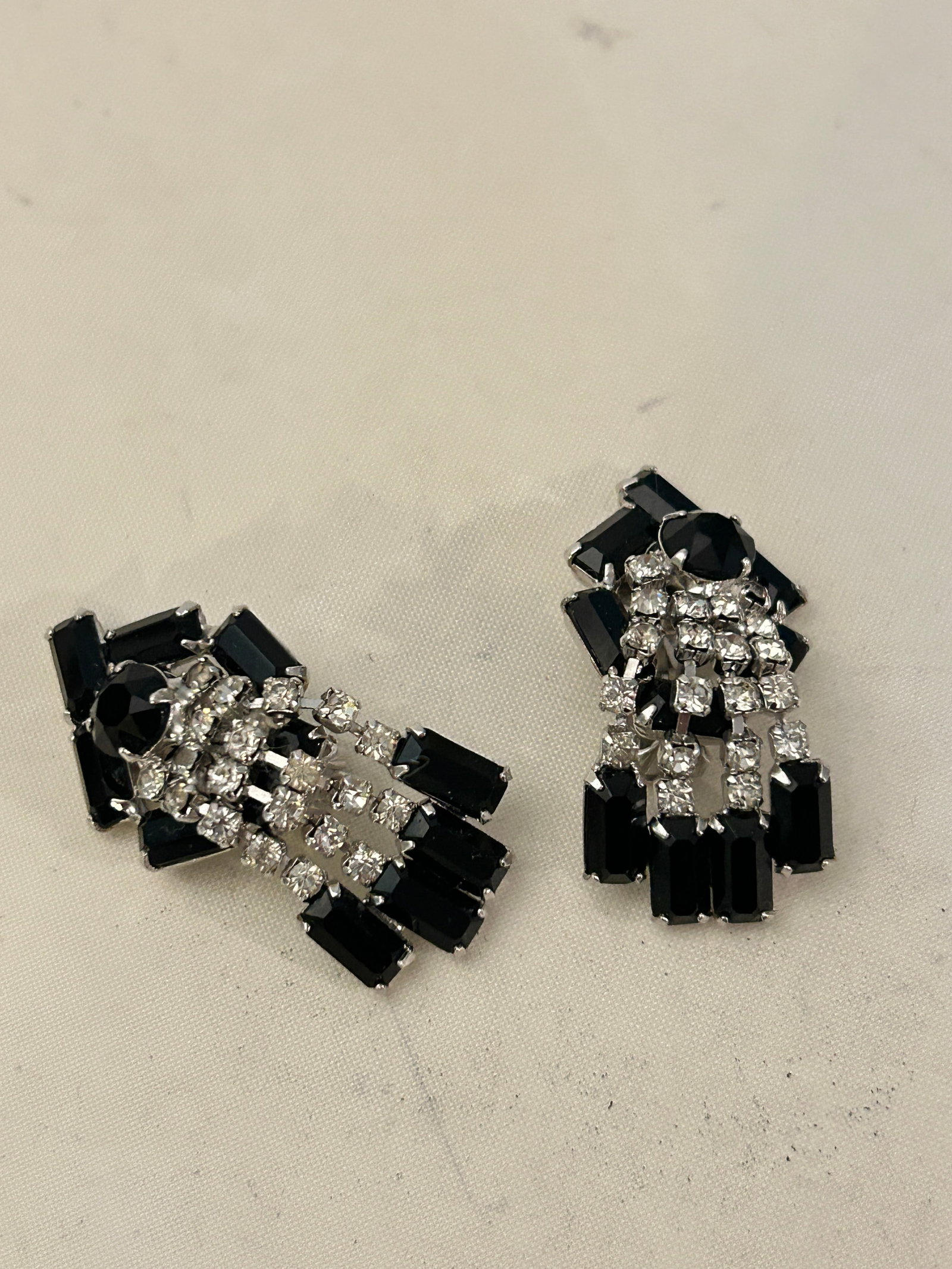 Vintage Art Deco-style Geometric Black and Clear Crystal Earrings: Vintage Art Deco-style Geometric Black and Clear Crystal Earrings Please view all photos as they are part of the description and condition of this Item, Feel free to contact me with questions or pictu