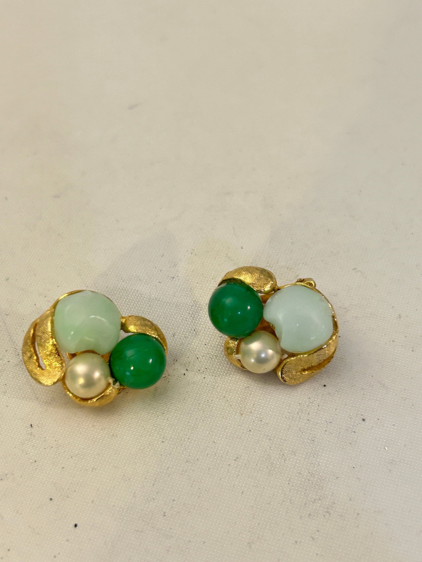 Vintage Gold Tone Multicolor Beaded Cluster Clip Earrings (1 of 5)