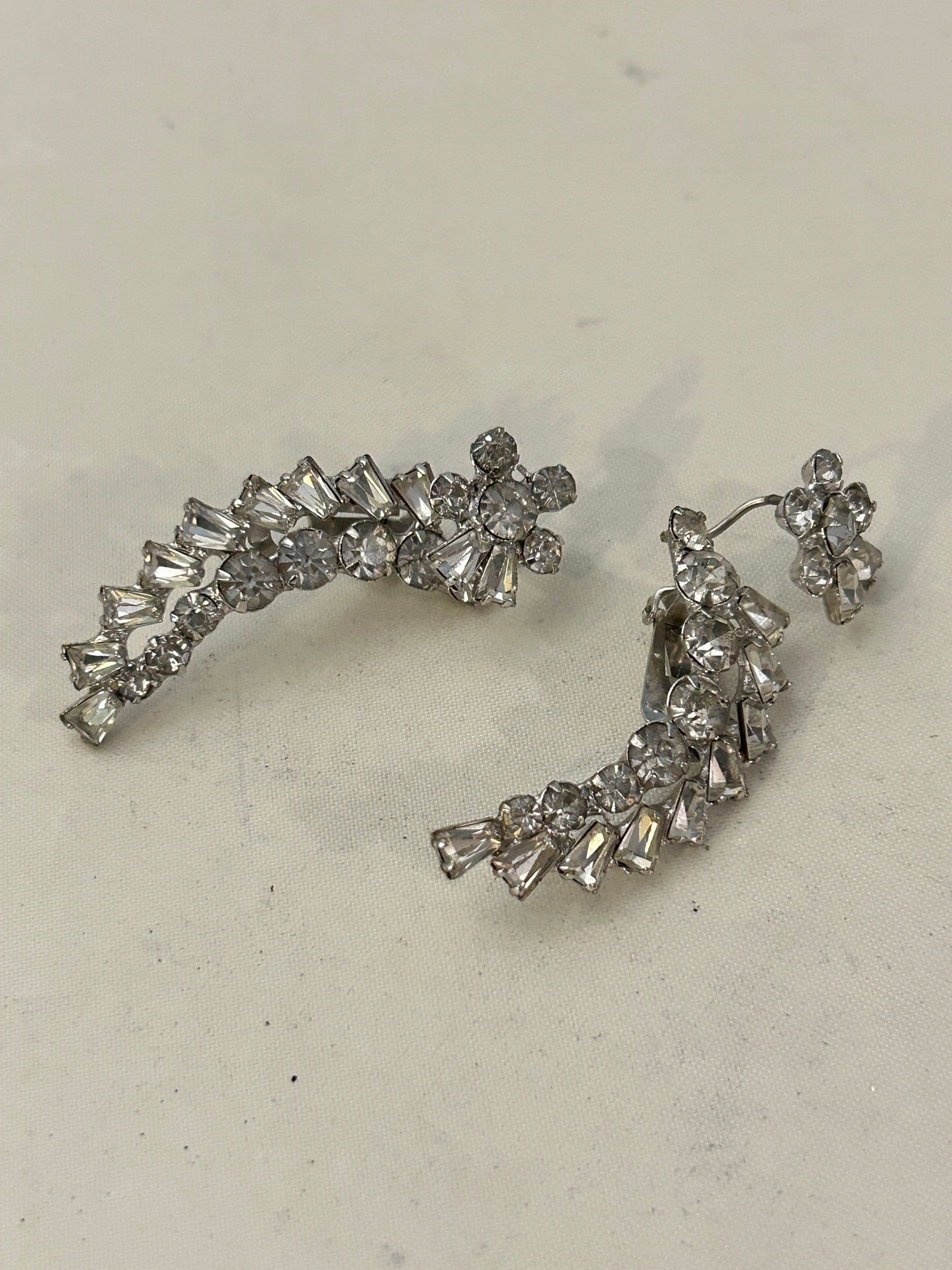 Vintage Silver tone Clear Rhinestones Crescent Shape Clip-On Earrings: Vintage Silver tone Clear Rhinestones Crescent Shape Clip-On Earrings Please view all photos as they are part of the description and condition of this Item, Feel free to contact me with questions or p