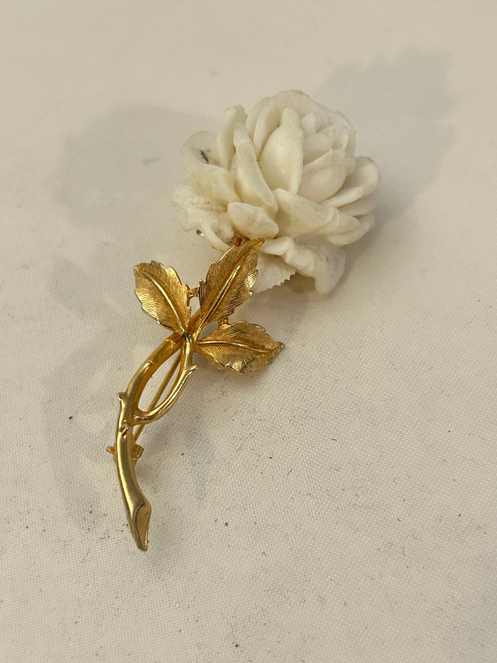 Vintage Accessocraft NYC Cream Ivory Color Carved Celluloid Rose Flower Brooch: Vintage Accessocraft NYC Cream Ivory Color Carved Celluloid Rose Flower Brooch Please view all photos as they are part of the description and condition of this Item, Feel free to contact me with quest