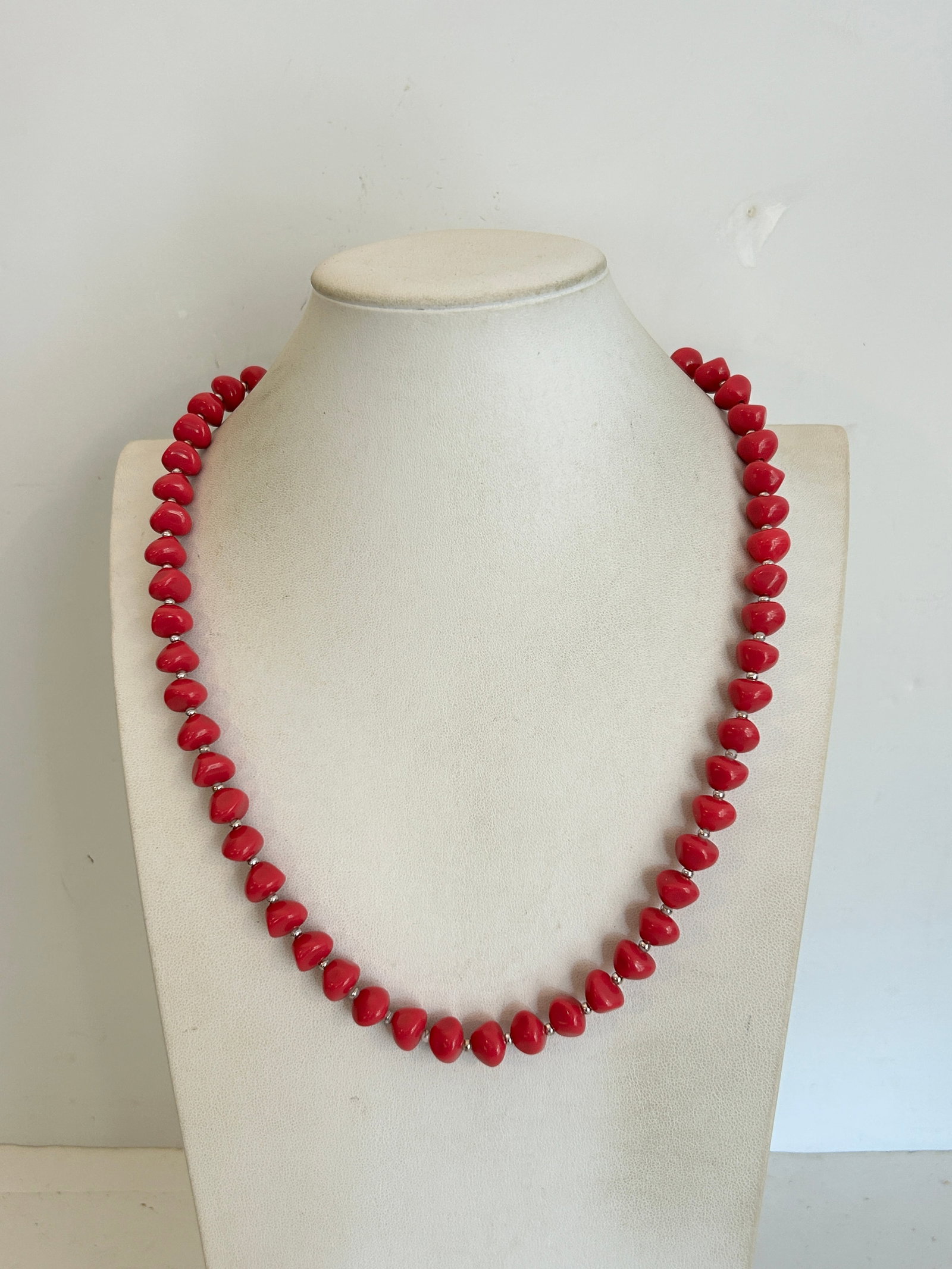 single-strand red beaded necklace glossy 24" (1 of 5)
