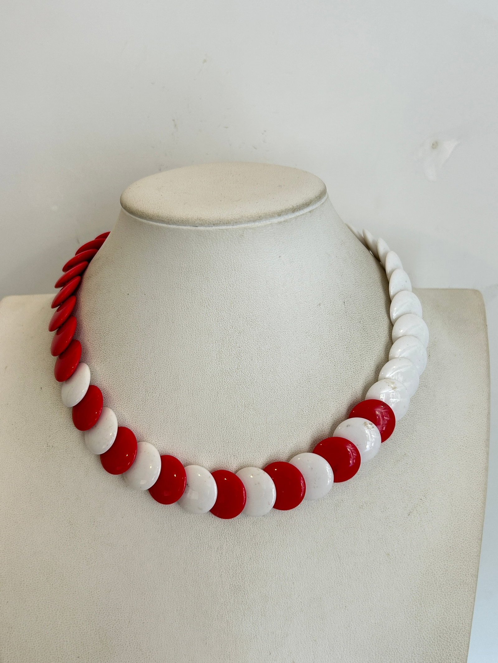 Red and White Plastic Disc Choker Necklace 8": Red and White Plastic Disc Choker Necklace 8" Please view all photos as they are part of the description and condition of this Item, Feel free to contact me with questions or picture requests! Used It