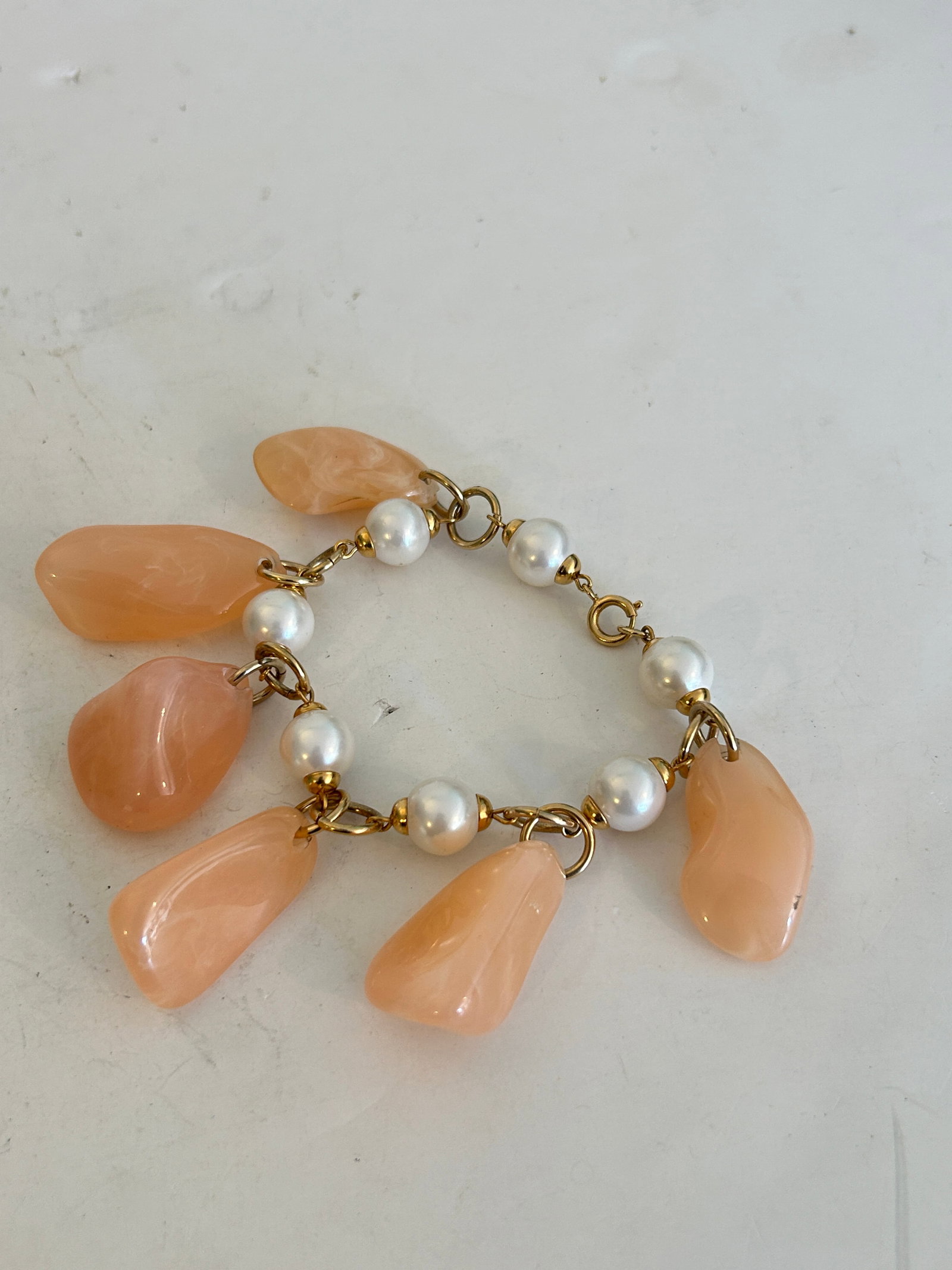 Vintage faux pearl stone Bracelet 7": Vintage faux pearl stone Bracelet 7" Please view all photos as they are part of the description and condition of this Item, Feel free to contact me with questions or picture requests! Used Item AS IS