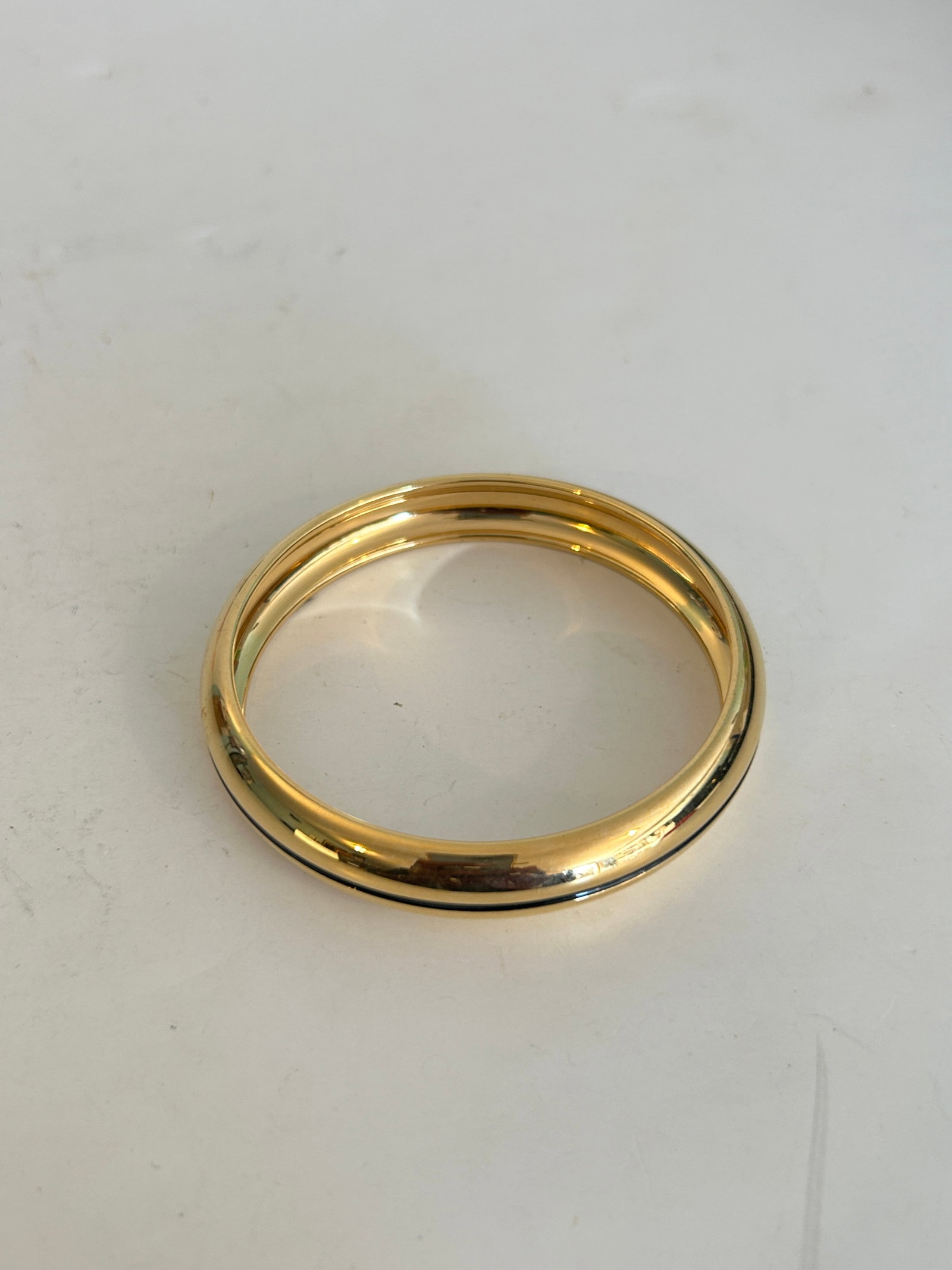 Vintage Gold Tone Monet Bracelet 7": Vintage Gold Tone Monet Bracelet 7" Please view all photos as they are part of the description and condition of this Item, Feel free to contact me with questions or picture requests! Used Item AS IS