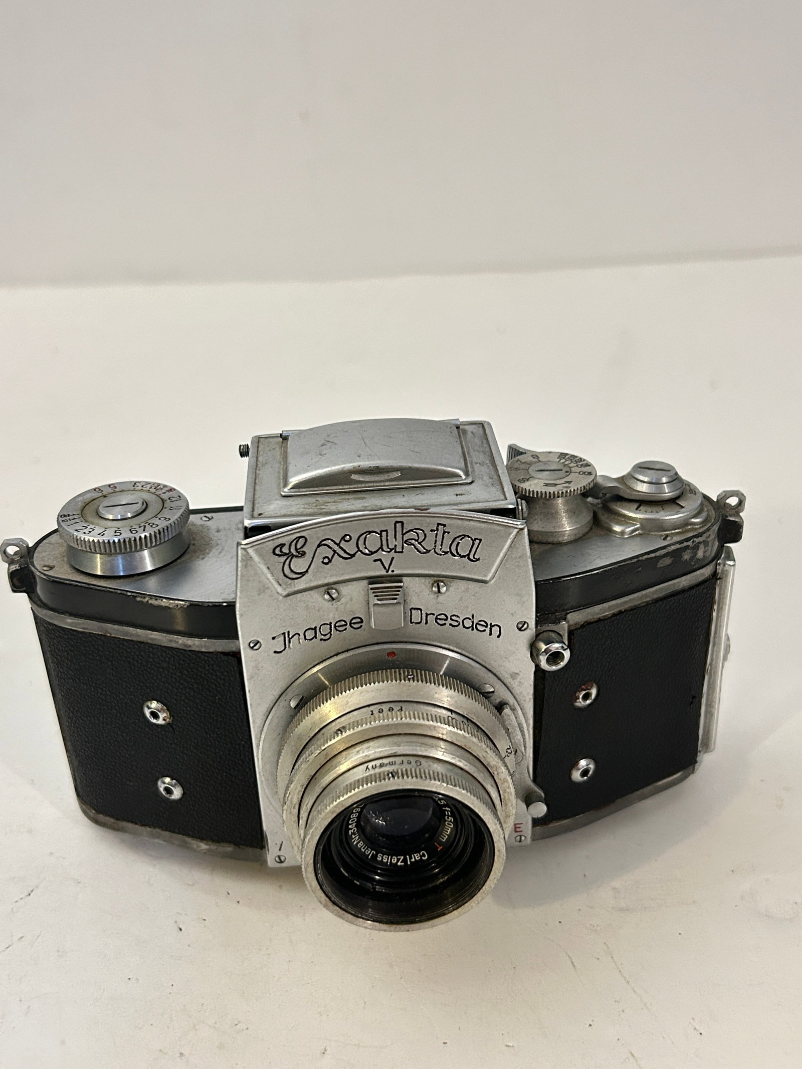 Vintage Exakta V Ihagee 35mm Camera w/ Zeiss Tessar 50mm f3.5 (1 of 7)