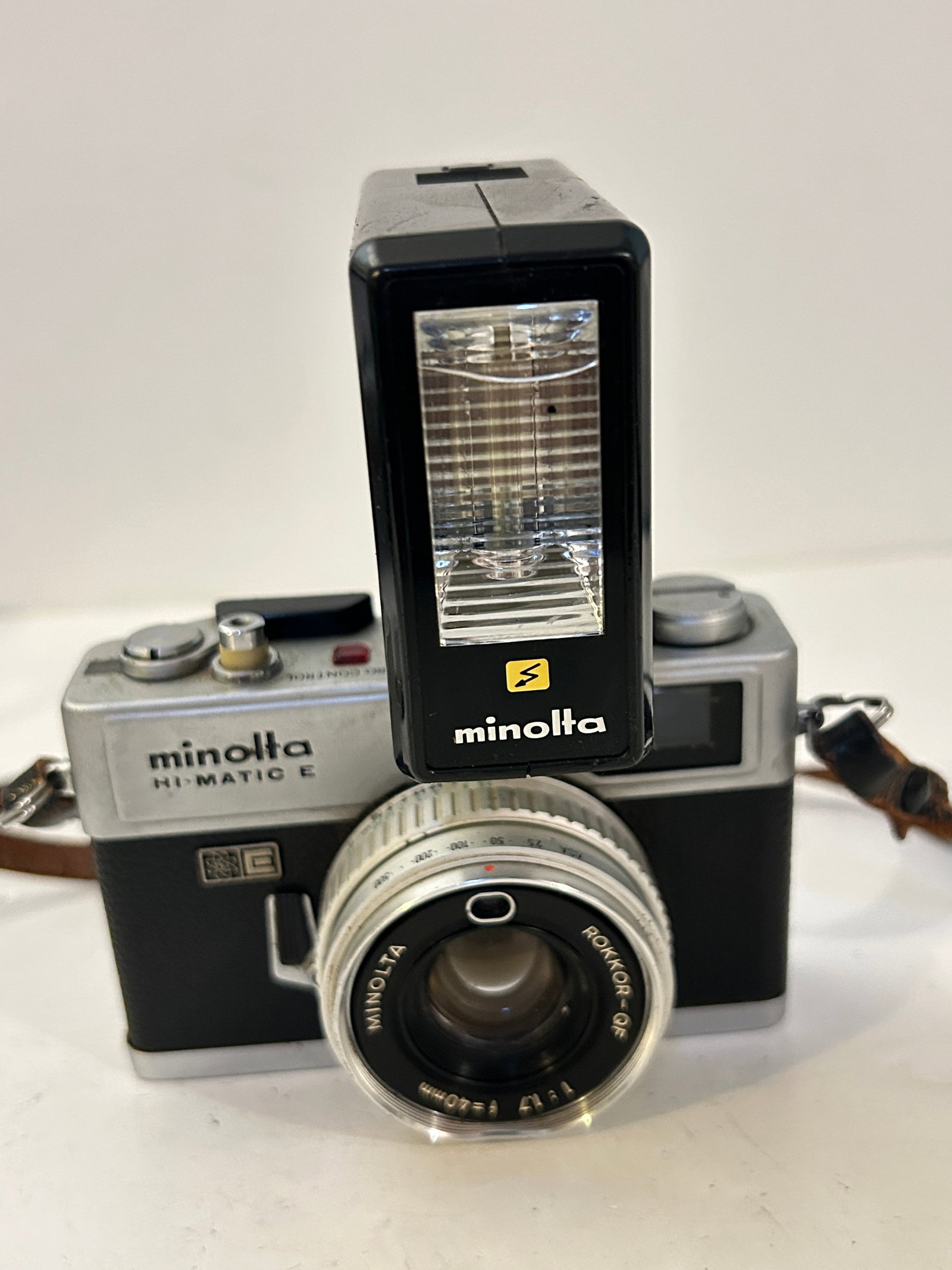 Minolta Hi-Matic E Rangefinder 35mm Film Camera W/Rokkor QF 1:1.7 40mm Lens/GOOD (1 of 5)