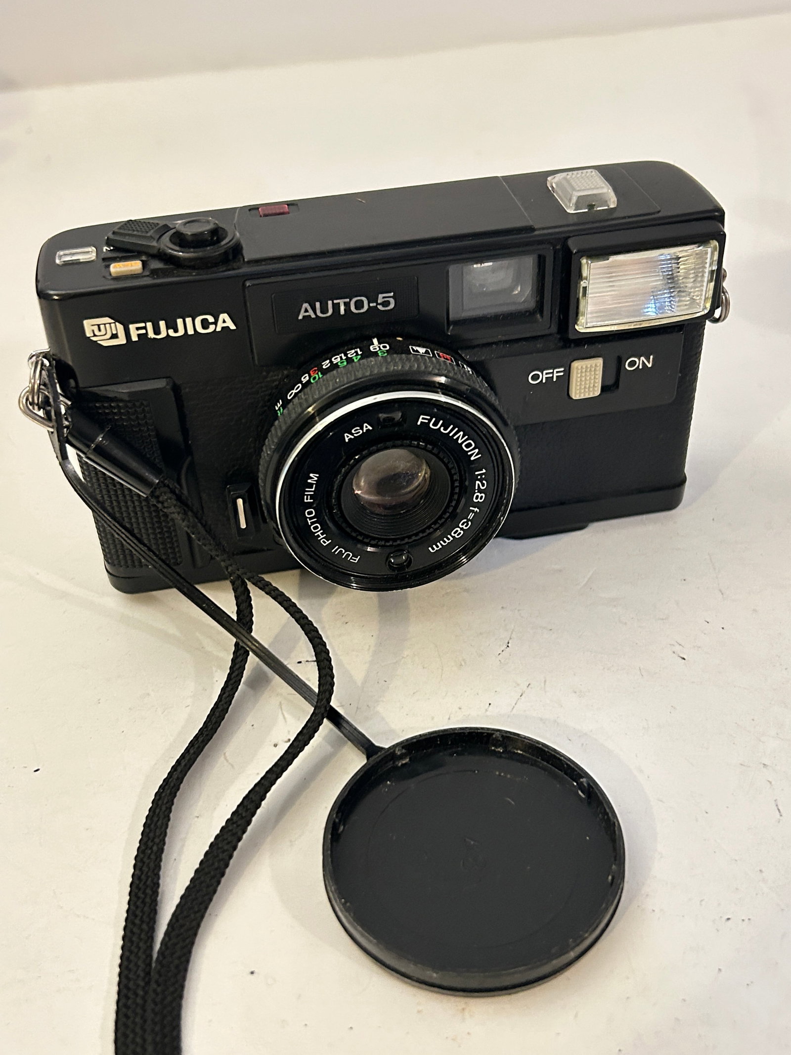 Vintage Fuji Fujica Auto-5 Camera: Vintage Fuji Fujica Auto-5 Camera Please view all photos as they are part of the description and condition of this Item, Feel free to contact me with questions or picture requests! Used Item AS IS