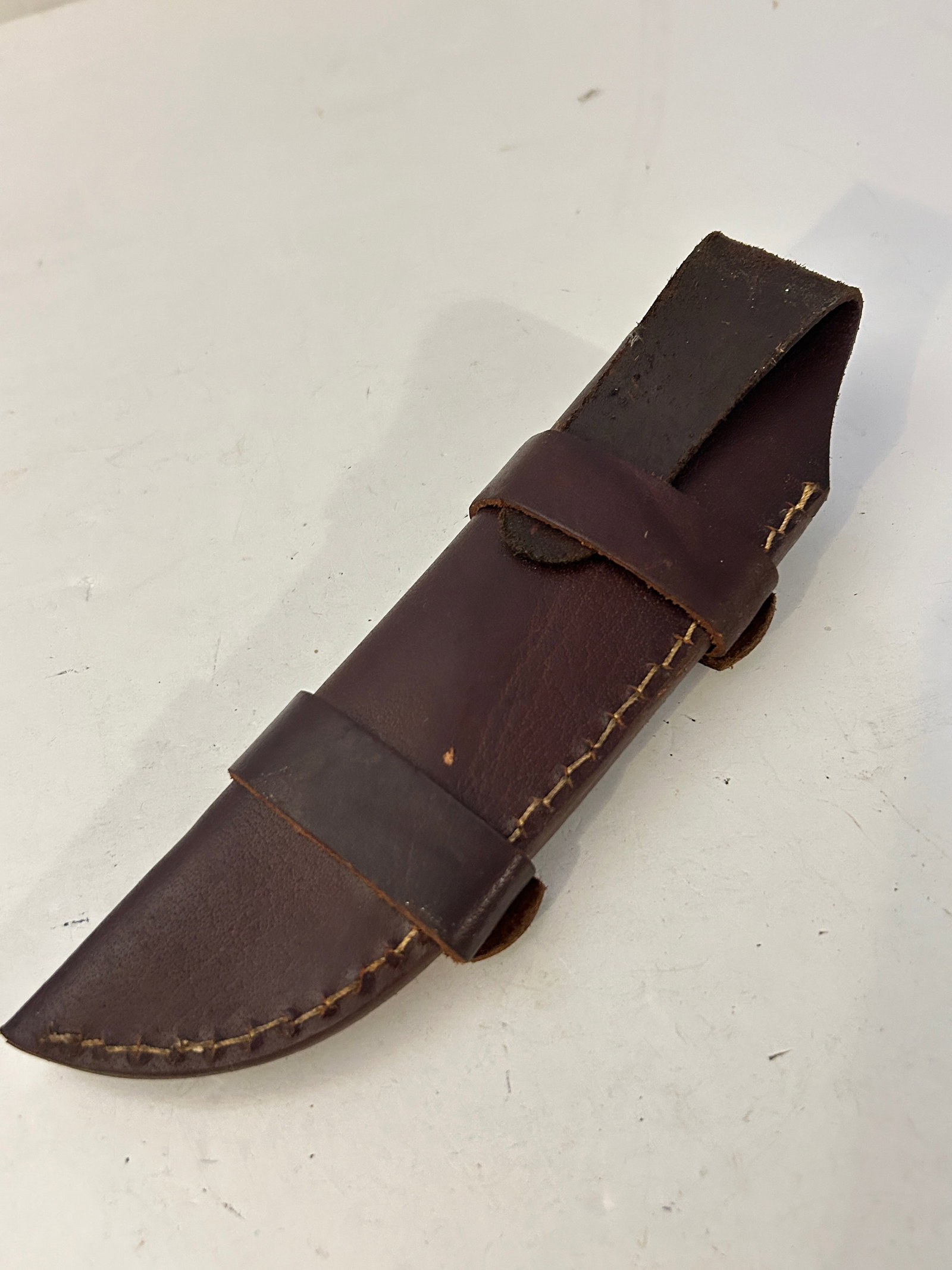 Horizontal carry Fixed blade Knife Leather Sheath 8": Horizontal carry Fixed blade Knife Leather Sheath 8" Please view all photos as they are part of the description and condition of this Item, Feel free to contact me with questions or picture requests! 
