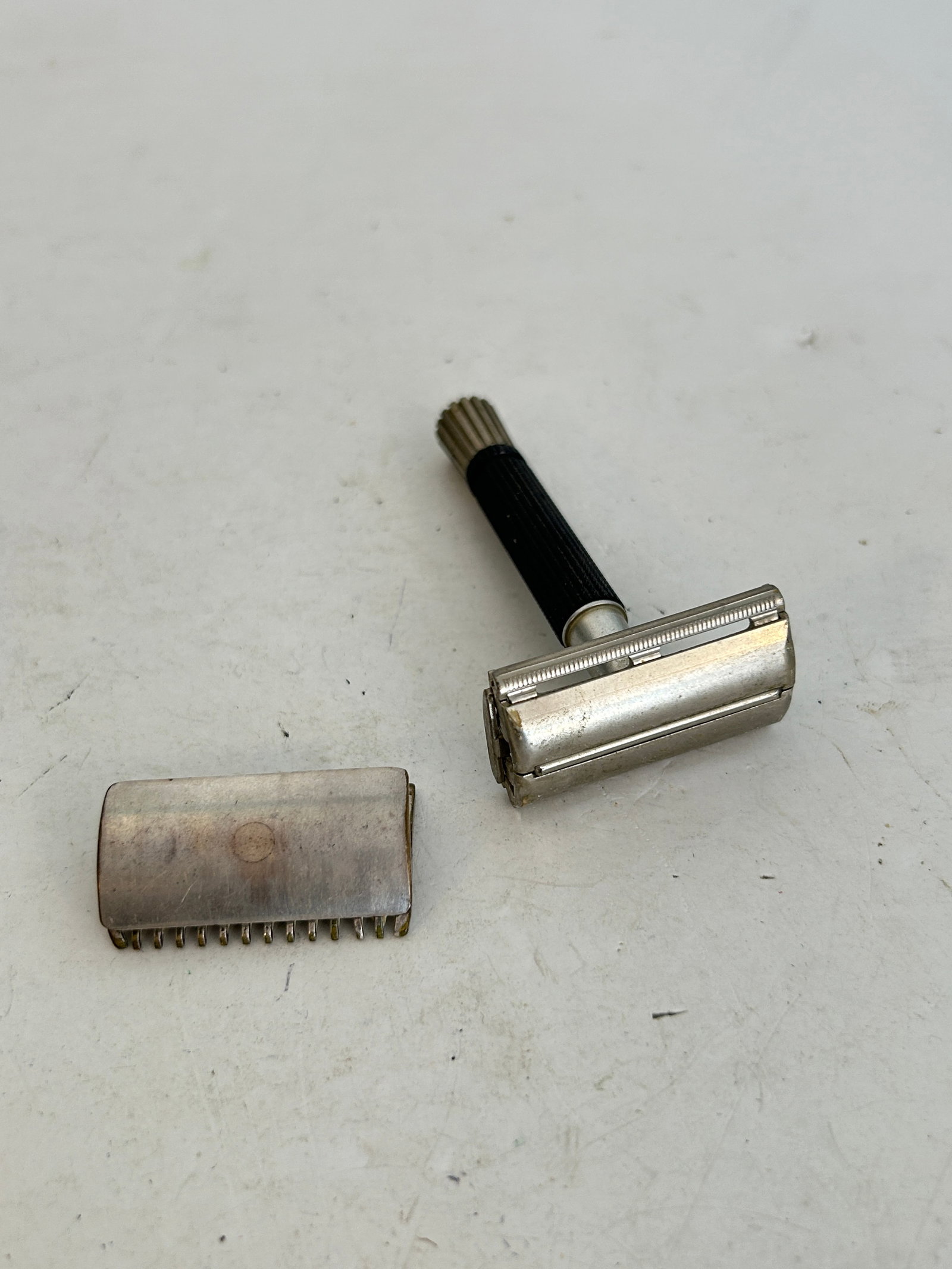 Gillette Black Handle Super Speed double-edge safety razor (1 of 4)