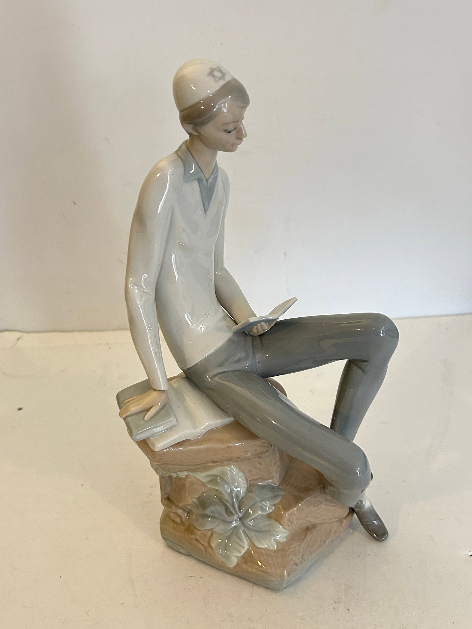 Vintage Lladro Porcelain Figurine Hebrew Student 4684, Glossy finish, Retired (1 of 7)